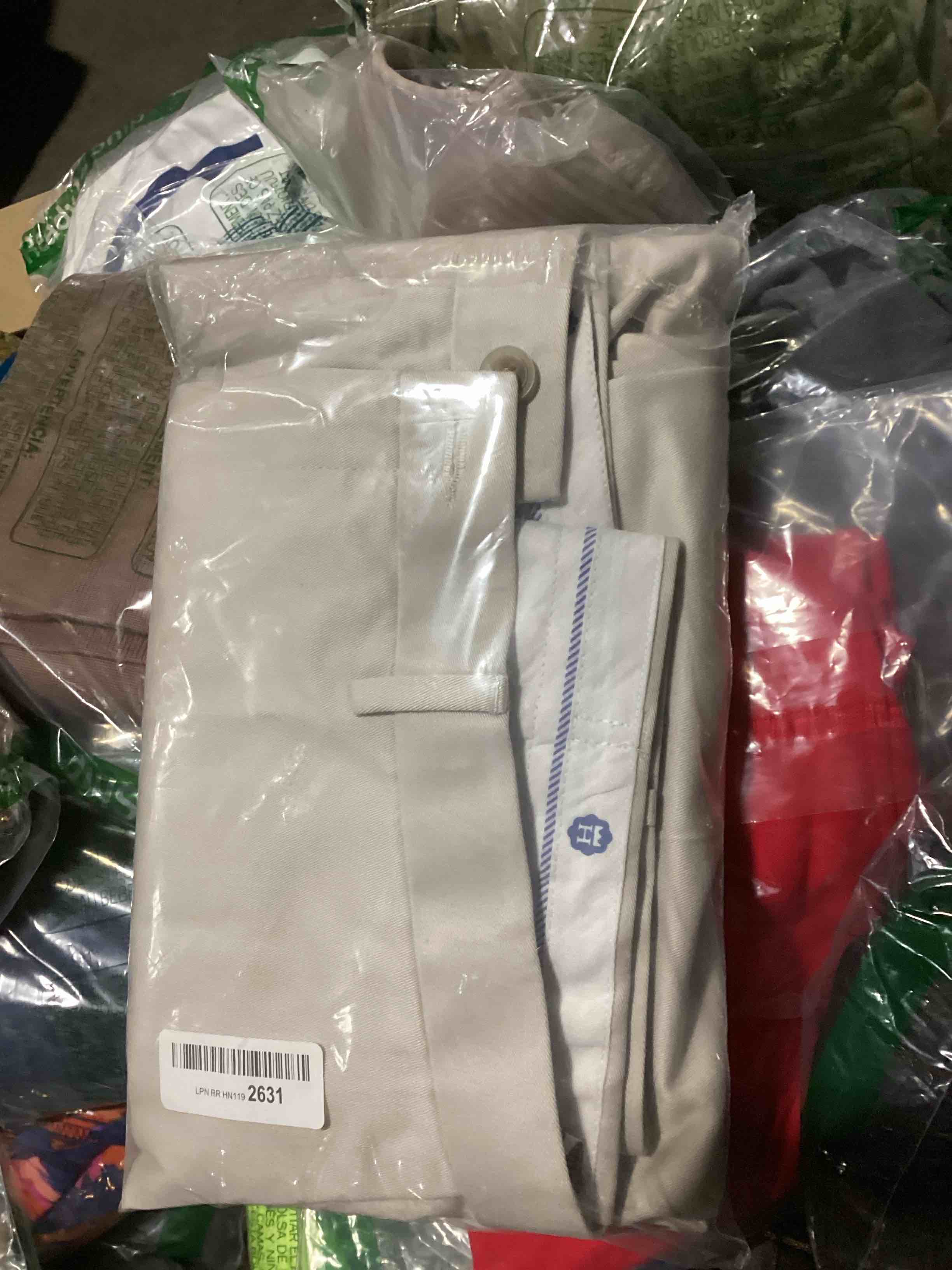 https://s3.amazonaws.com/lotting-images-prod/bidfta/PPE0078919_1728568371345.jpeg