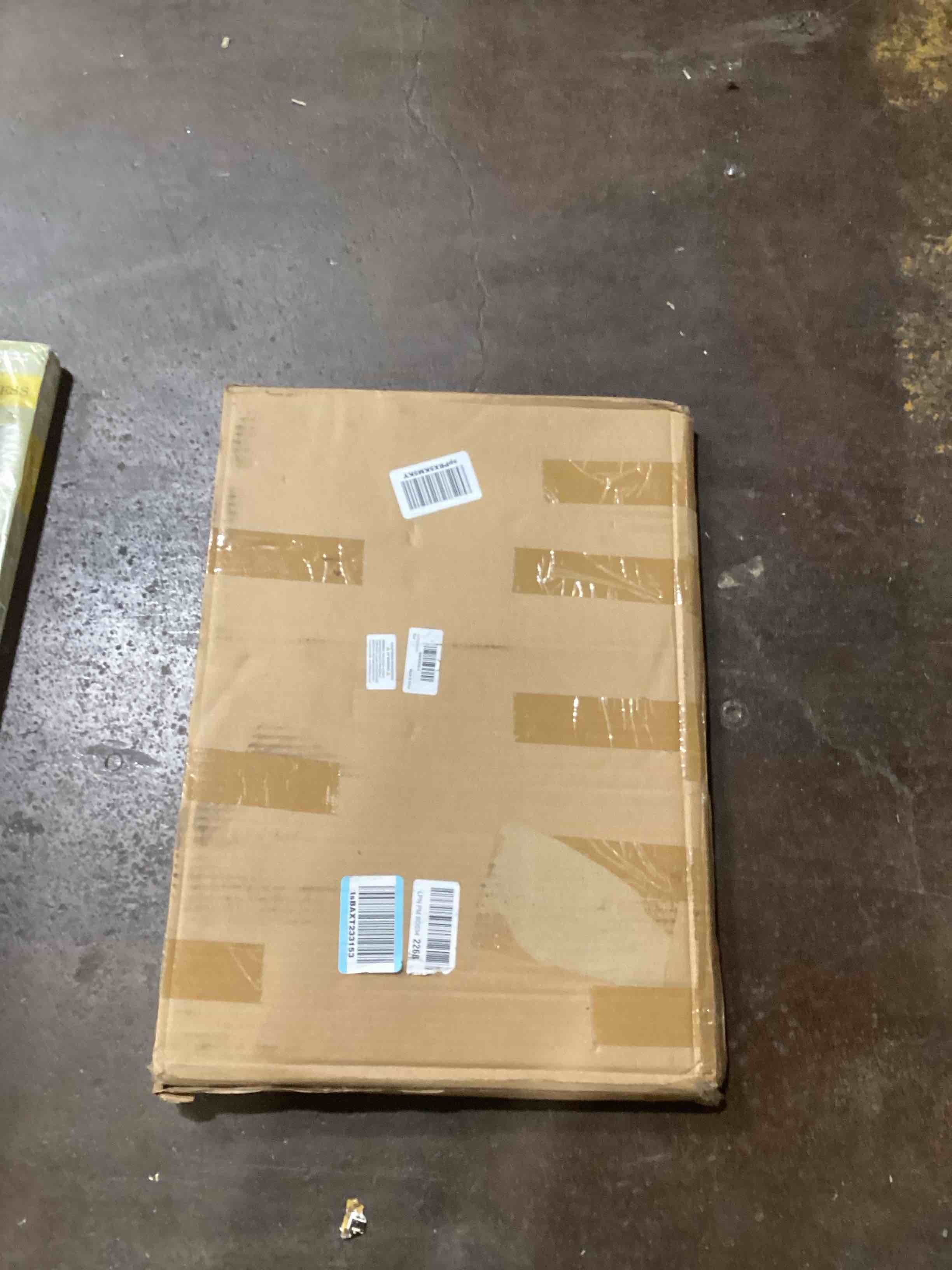 https://s3.amazonaws.com/lotting-images-prod/bidfta/PPE0085482_1728398993893.jpeg