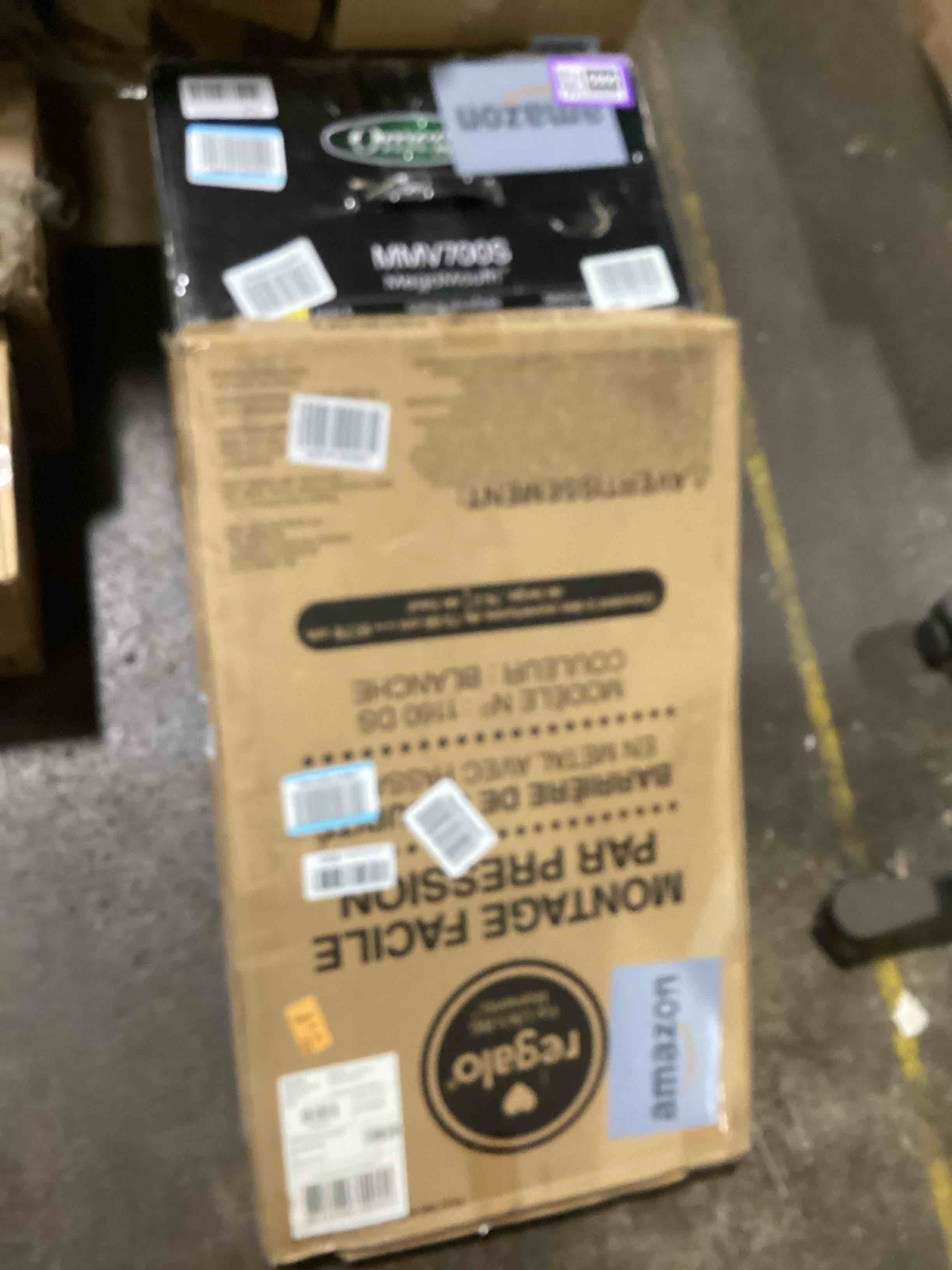 https://s3.amazonaws.com/lotting-images-prod/bidfta/PPE0085799_1728410431237.jpeg