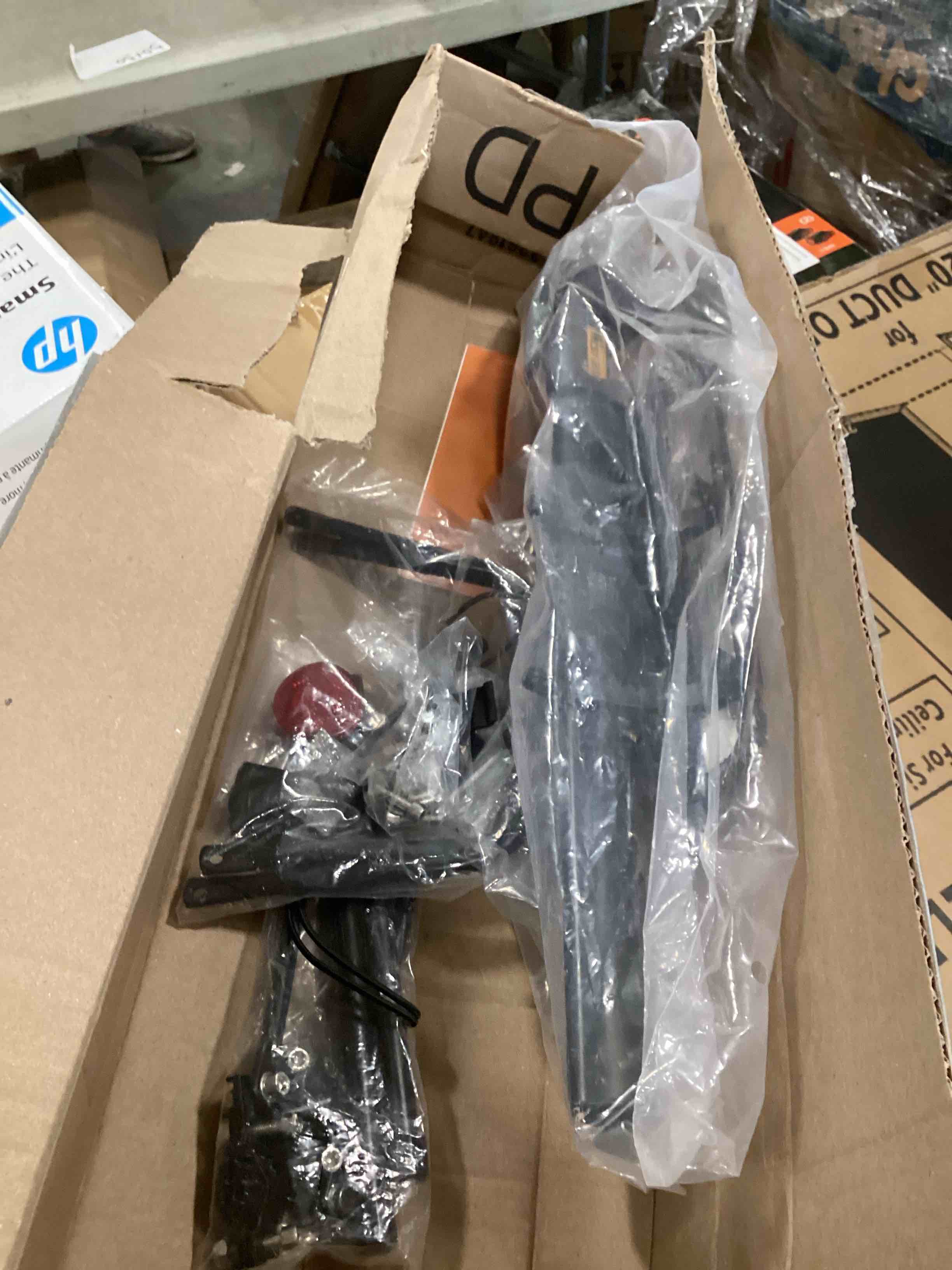 https://s3.amazonaws.com/lotting-images-prod/bidfta/PPE0114213_1724069934803.jpeg