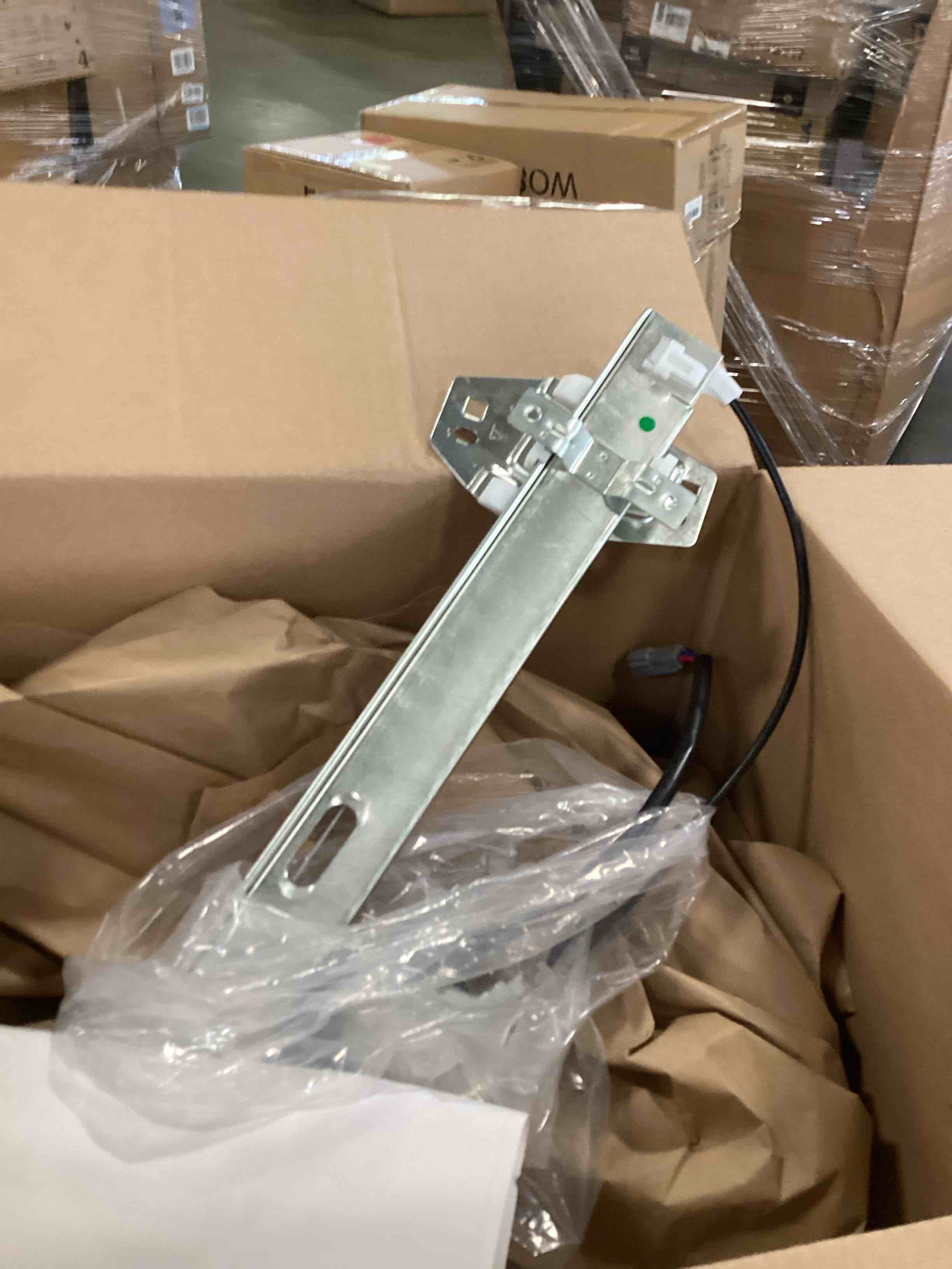 https://s3.amazonaws.com/lotting-images-prod/bidfta/PPE0114241_1724073099268.jpeg