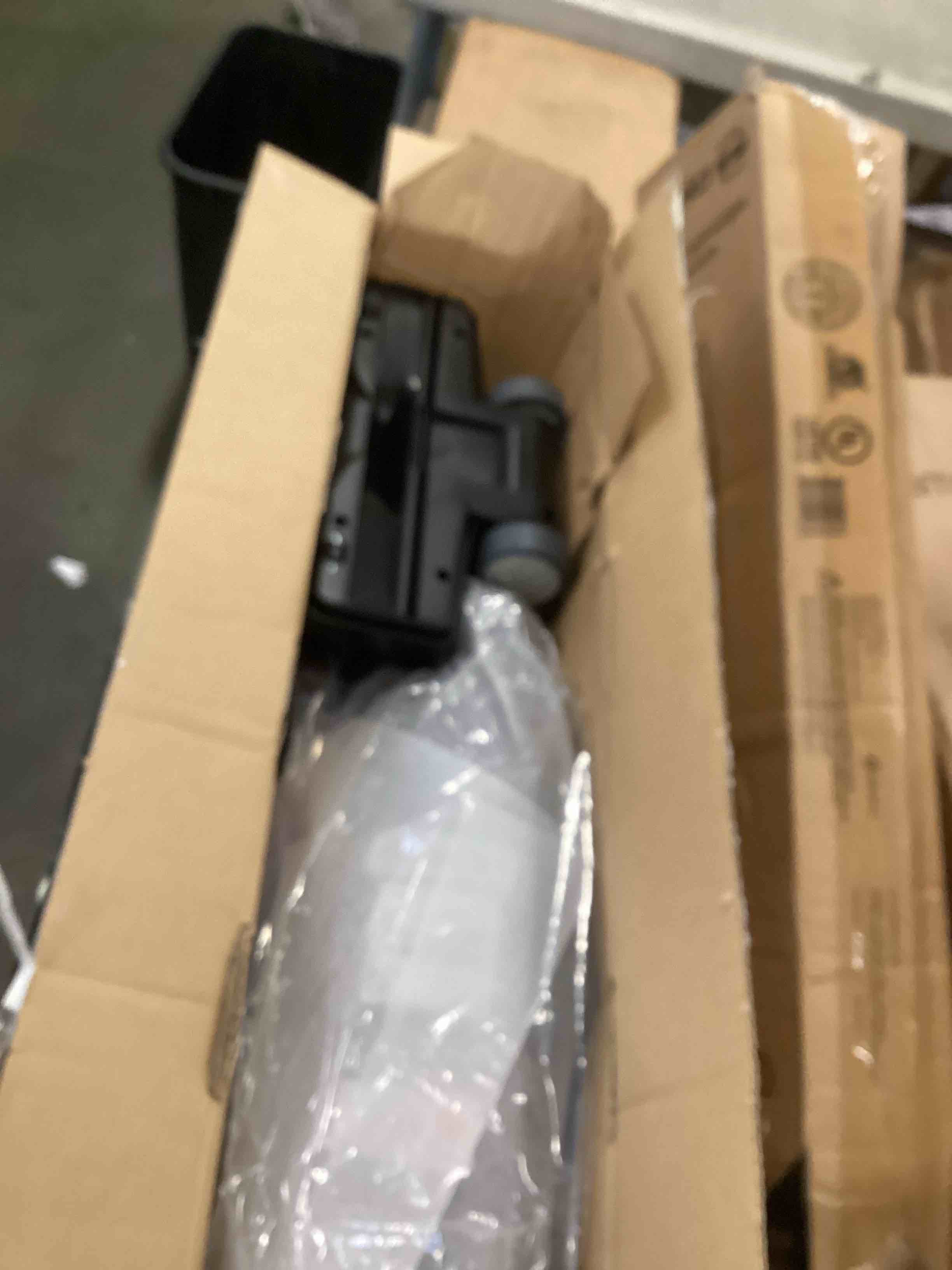 https://s3.amazonaws.com/lotting-images-prod/bidfta/PPE0114274_1724078700805.jpeg