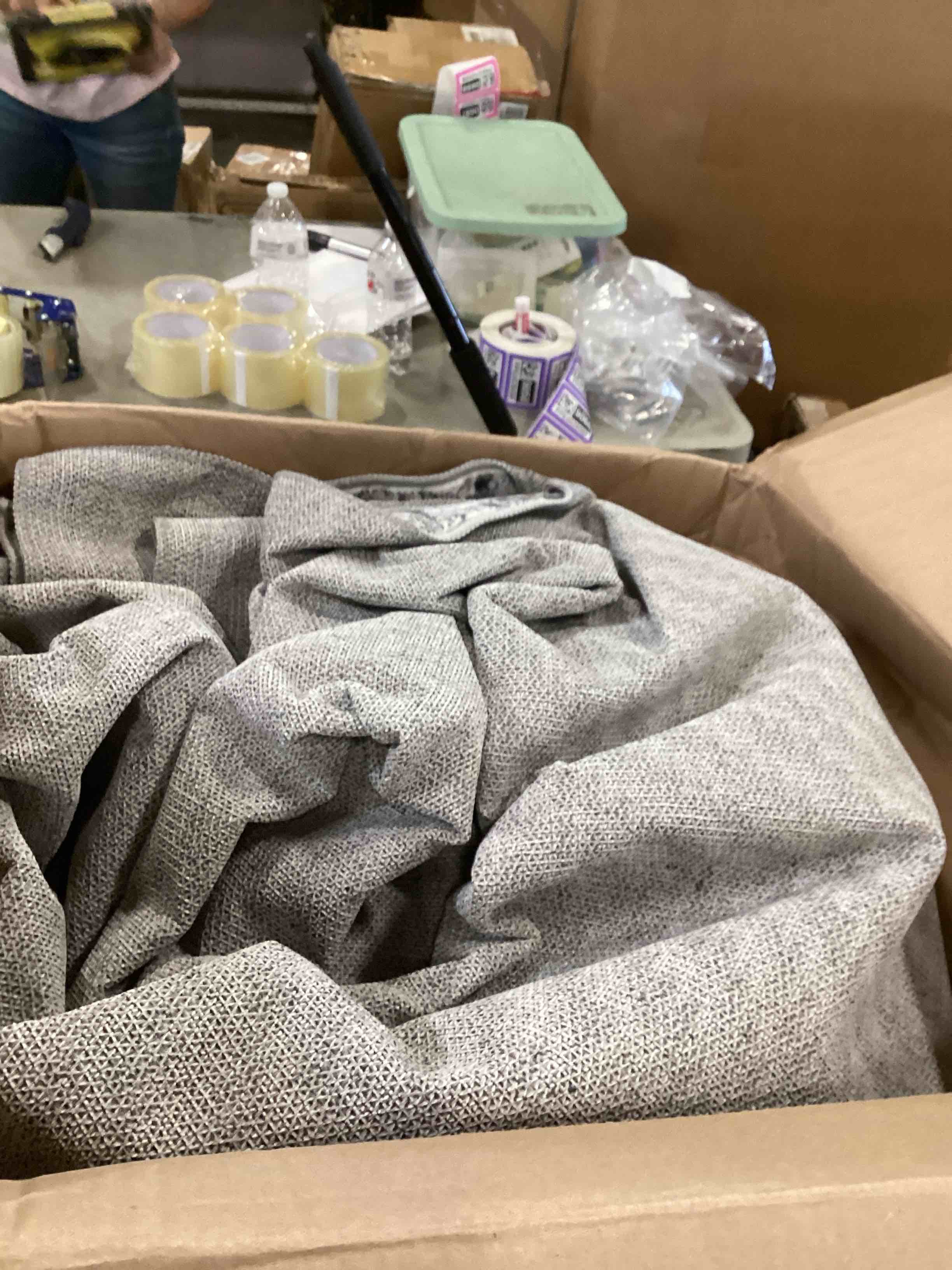 https://s3.amazonaws.com/lotting-images-prod/bidfta/PPE0114809_1724264974473.jpeg
