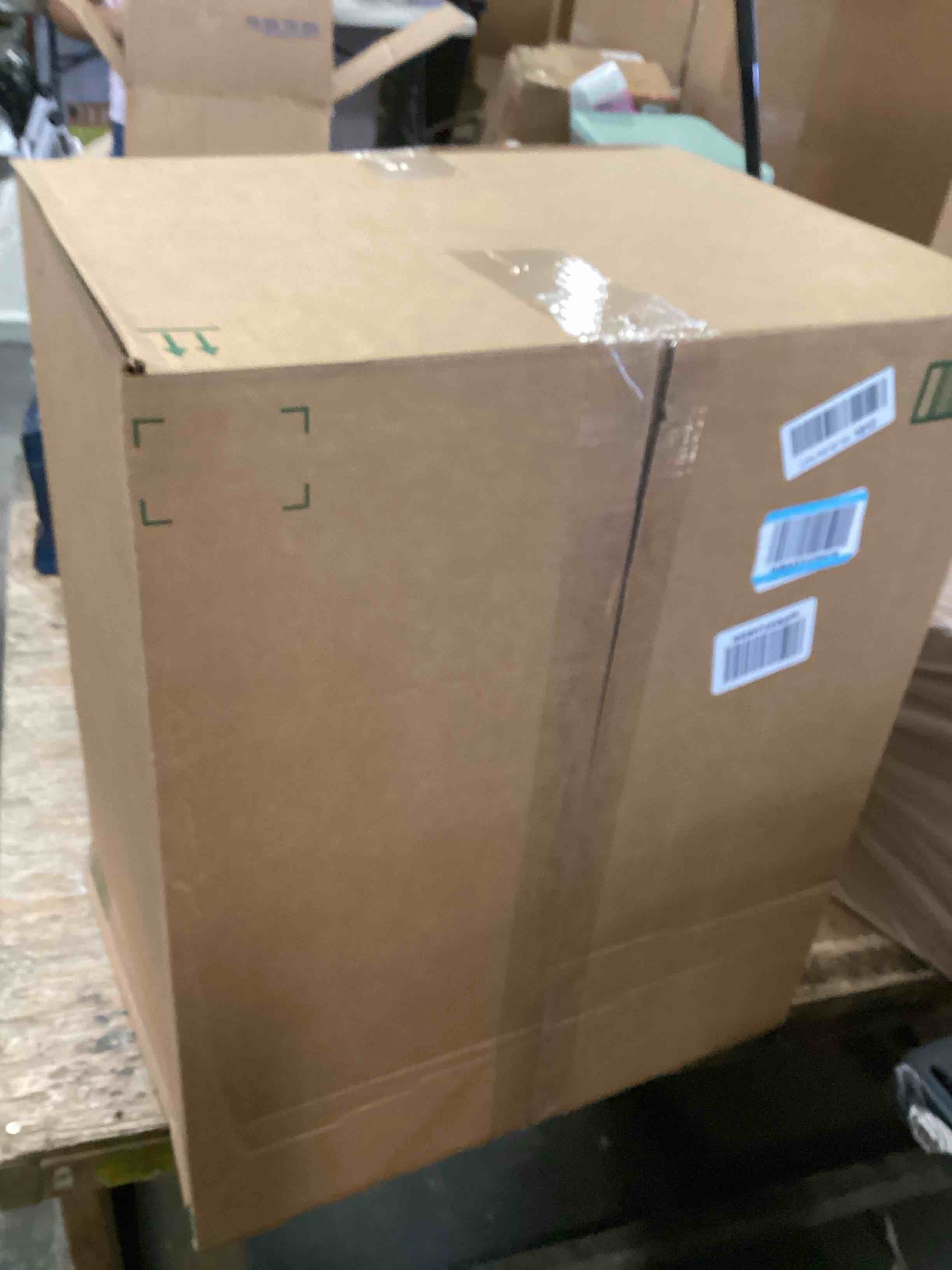 https://s3.amazonaws.com/lotting-images-prod/bidfta/PPE0114811_1724265163285.jpeg