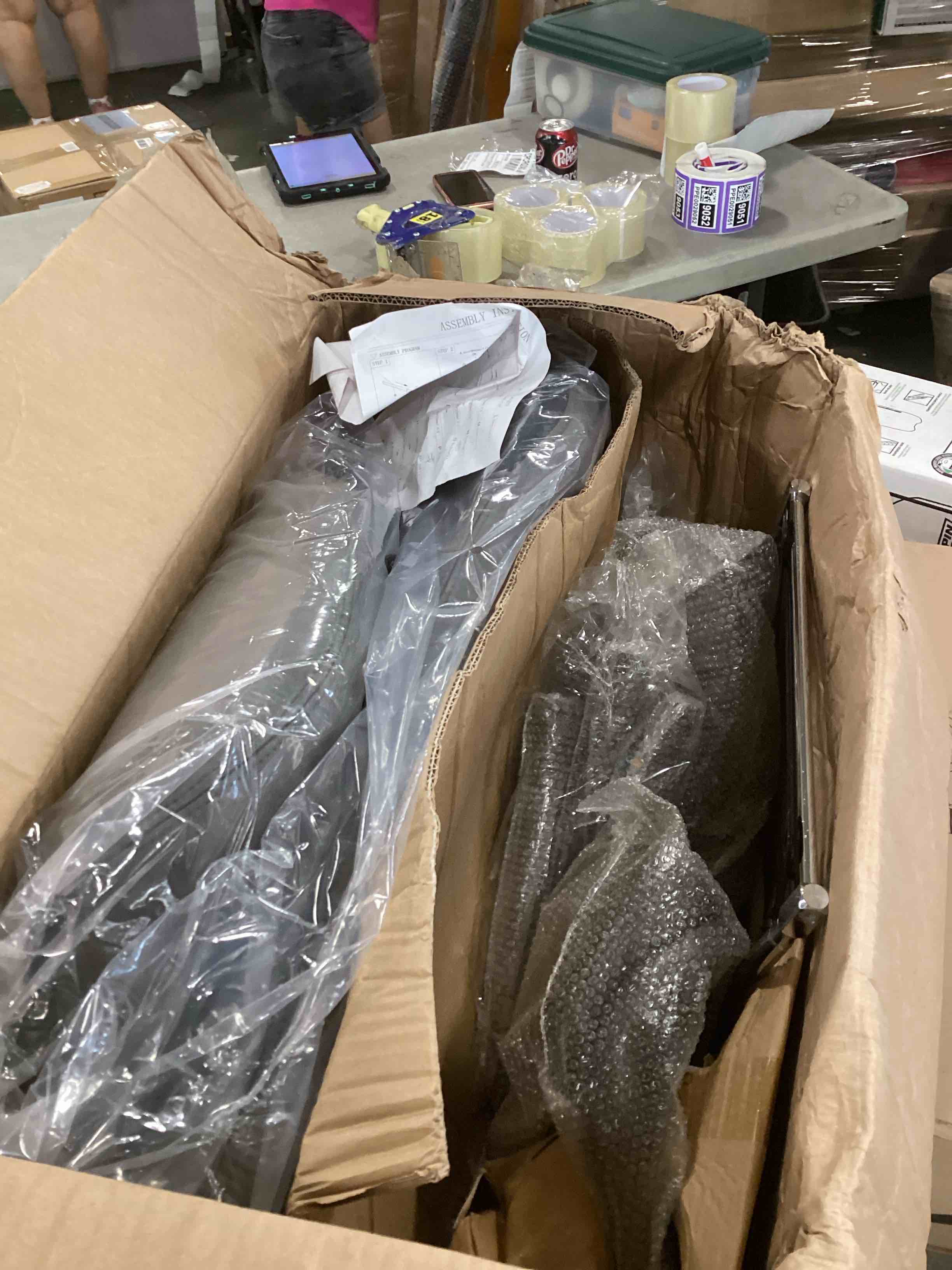 https://s3.amazonaws.com/lotting-images-prod/bidfta/PPE0115326_1724674754072.jpeg