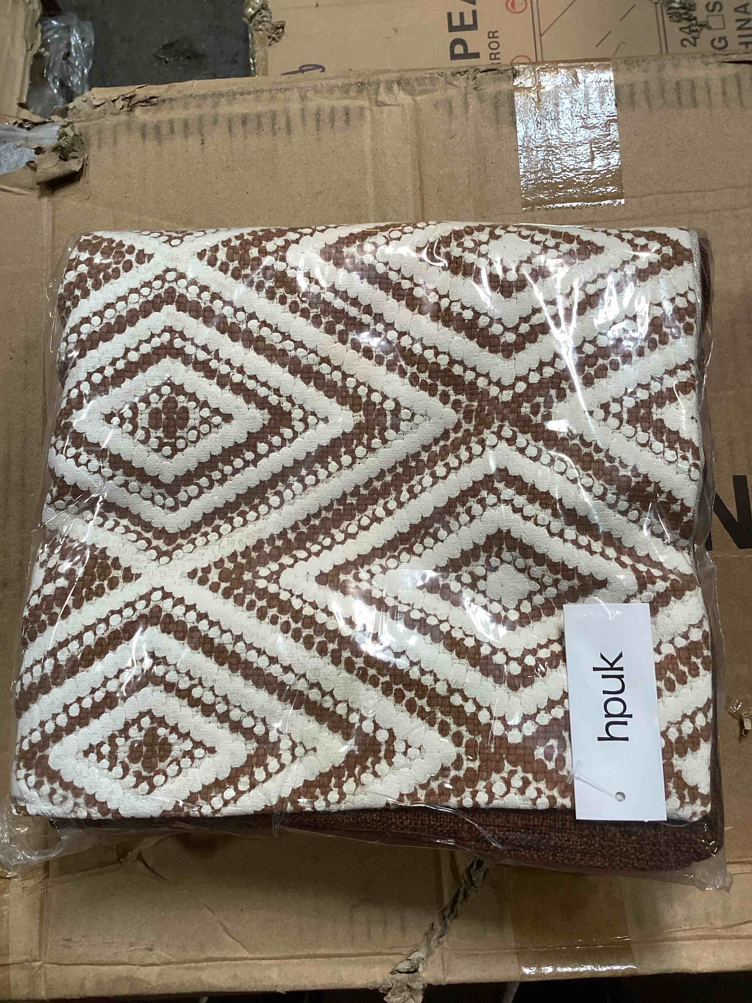 https://s3.amazonaws.com/lotting-images-prod/bidfta/PPE0121475_1724951908387.jpeg