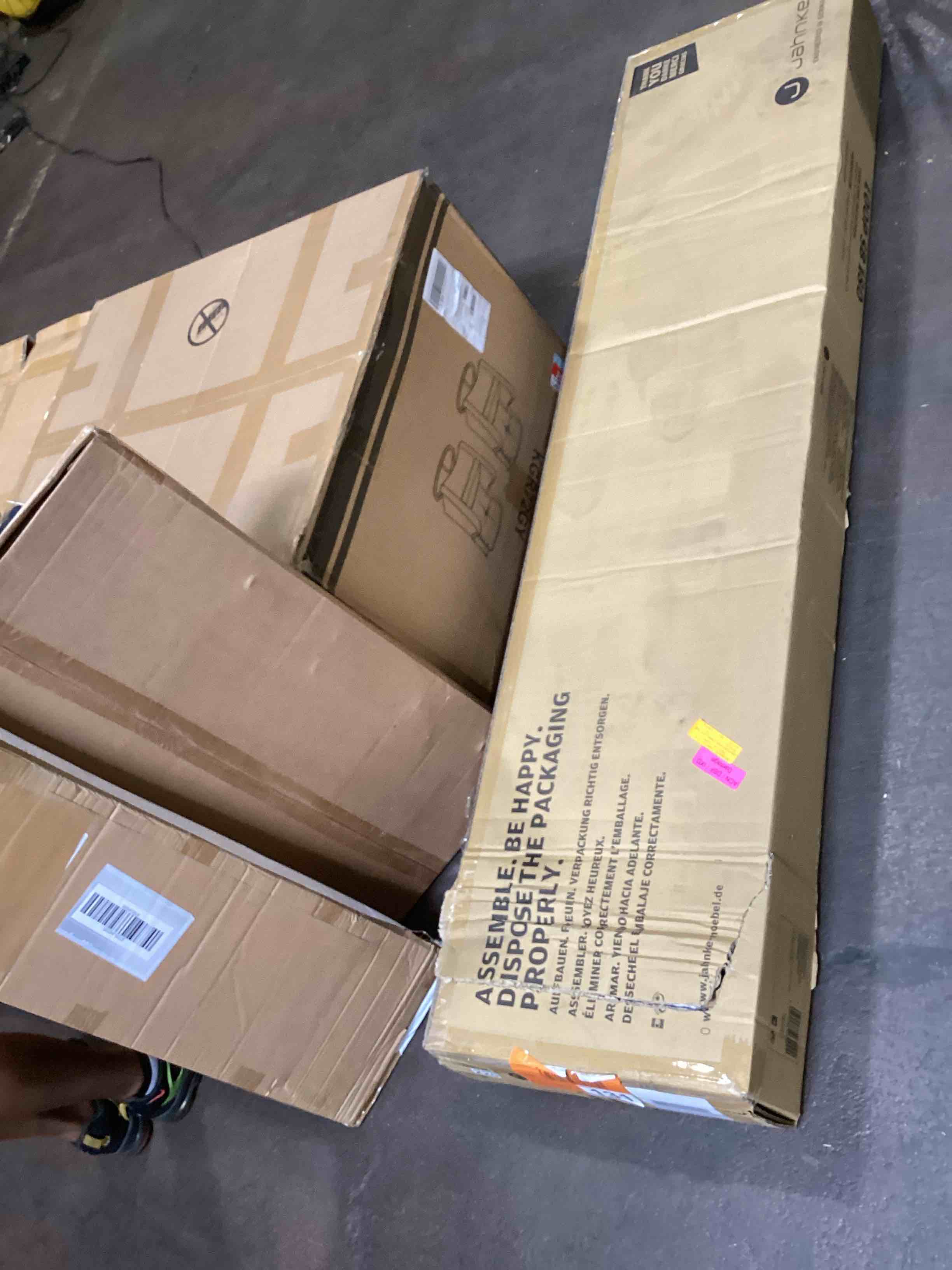 https://s3.amazonaws.com/lotting-images-prod/bidfta/PPE0121804_1724859222734.jpeg