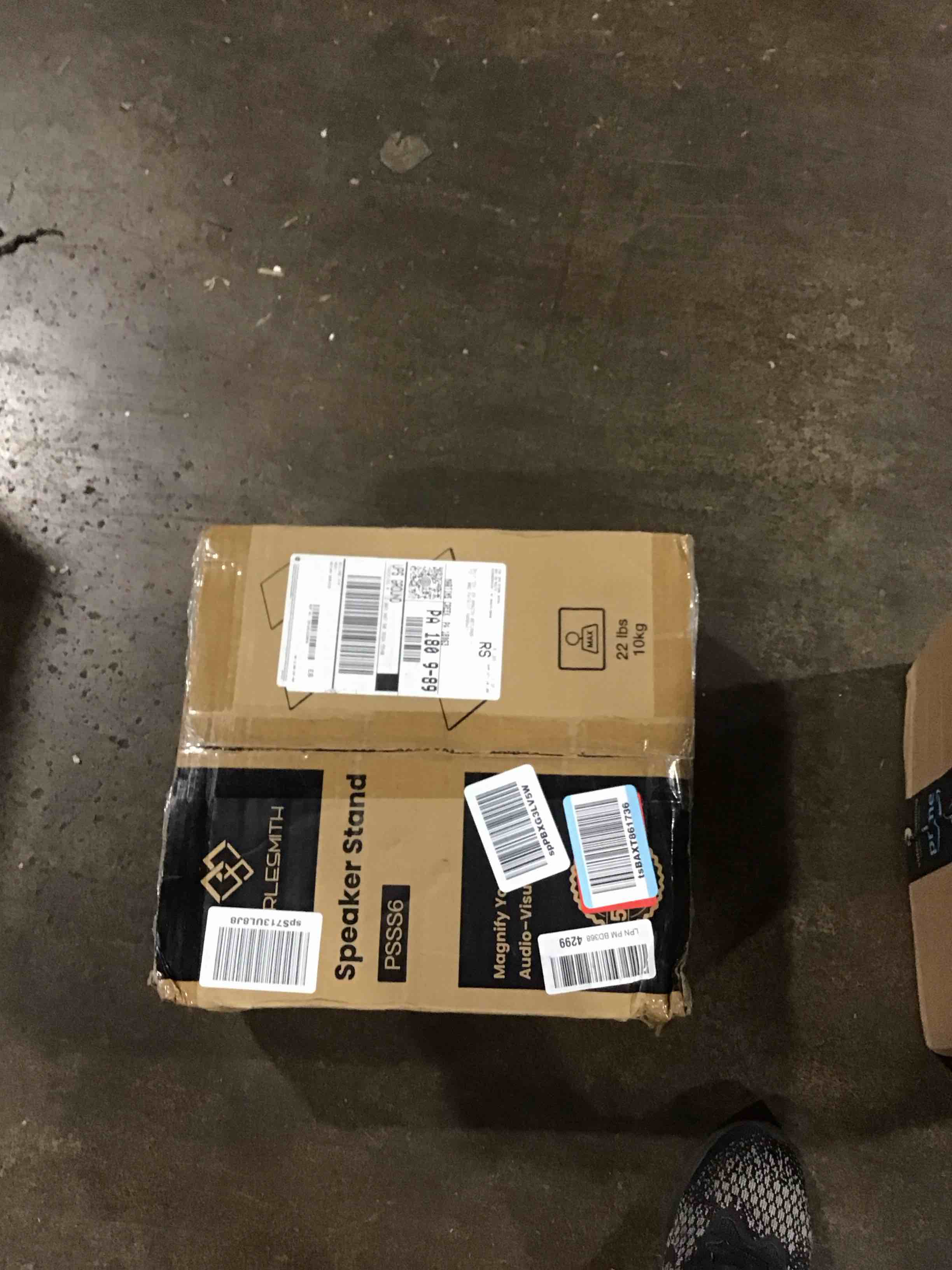 https://s3.amazonaws.com/lotting-images-prod/bidfta/PPE0128016_1728314575187.jpeg