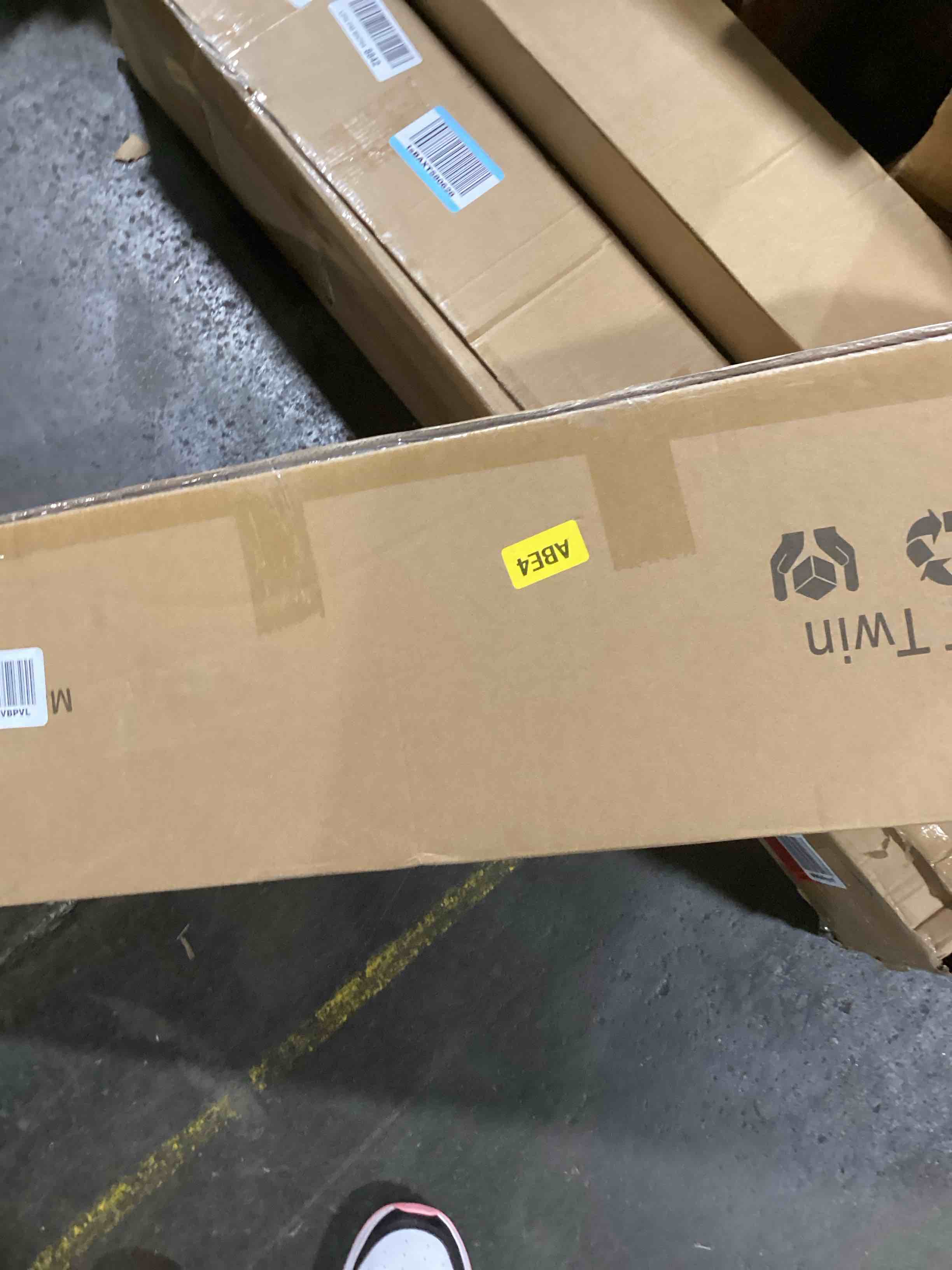 https://s3.amazonaws.com/lotting-images-prod/bidfta/PPE0128169_1728409837689.jpeg