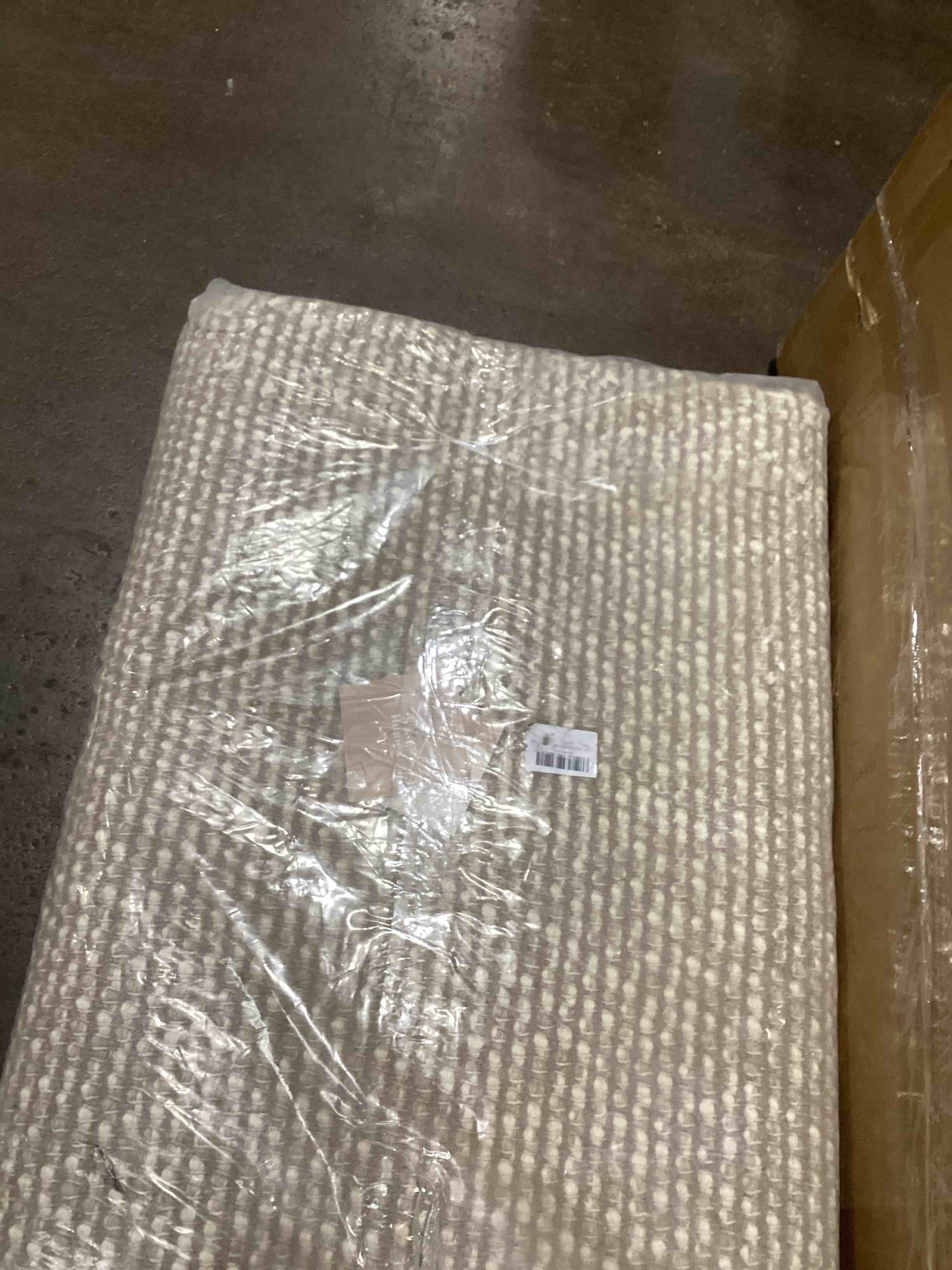 https://s3.amazonaws.com/lotting-images-prod/bidfta/PPE0131773_1727446796947.jpeg