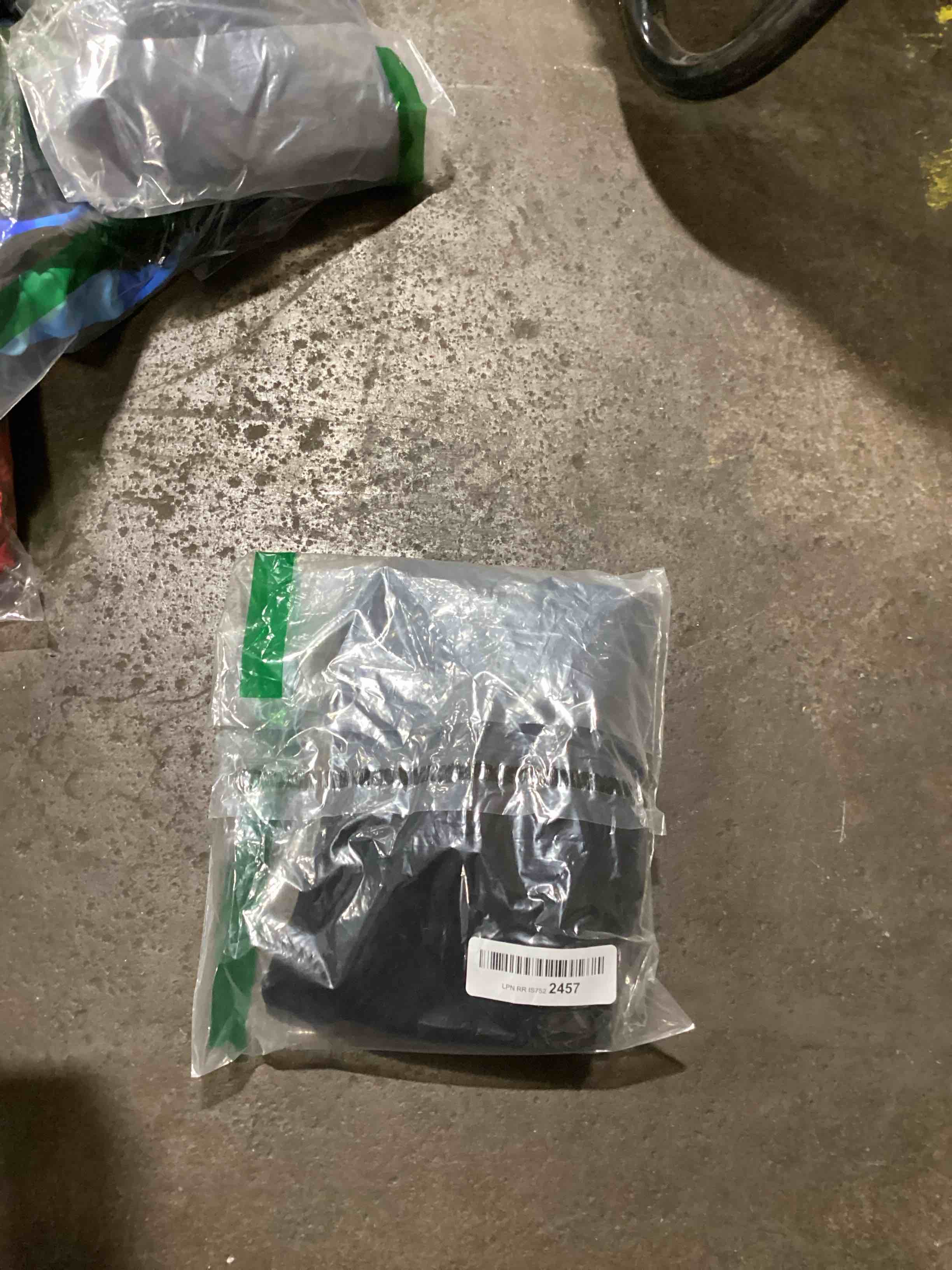 https://s3.amazonaws.com/lotting-images-prod/bidfta/PPE0133523_1727444028461.jpeg