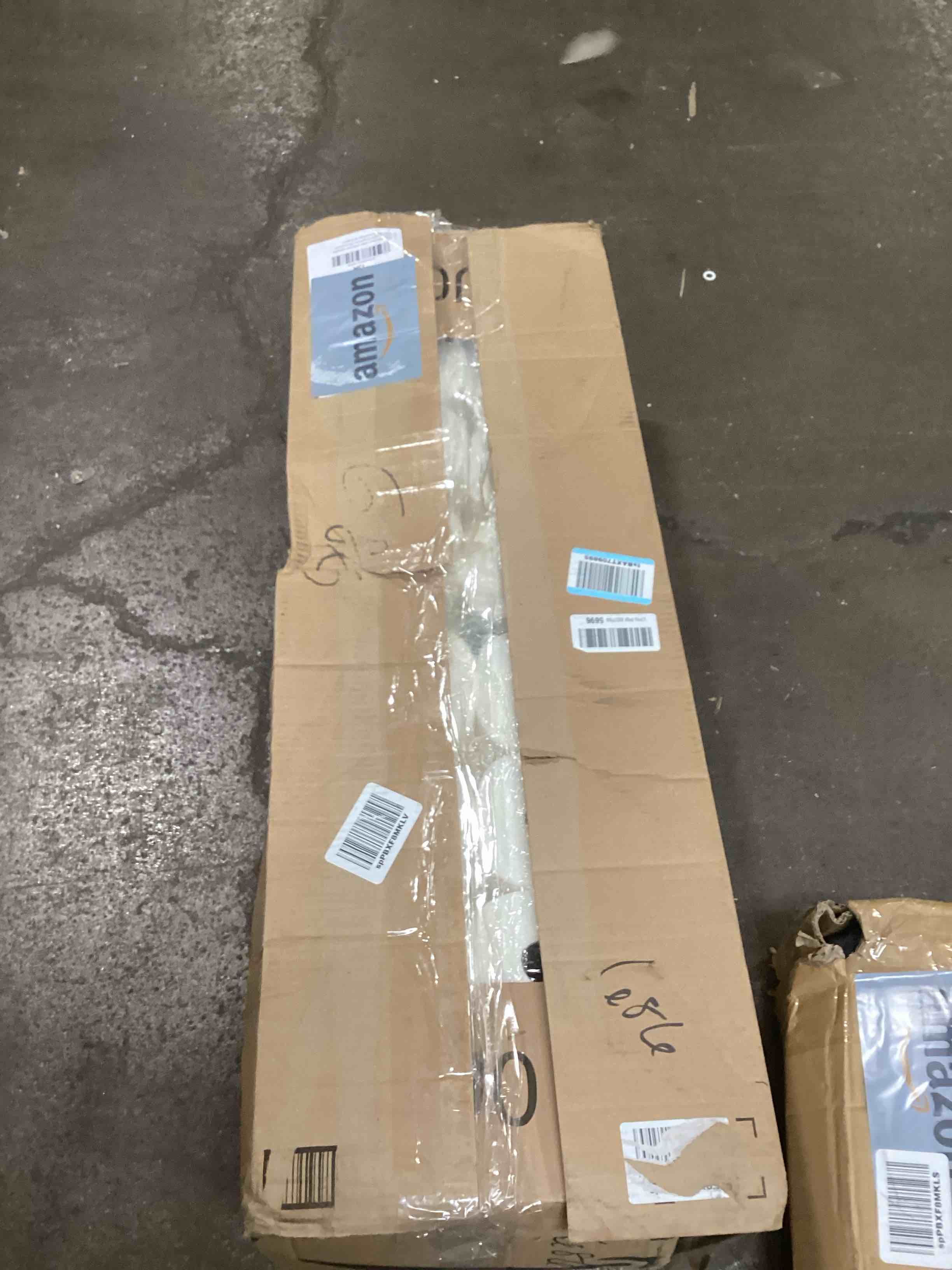 https://s3.amazonaws.com/lotting-images-prod/bidfta/PPE0133760_1727374936346.jpeg