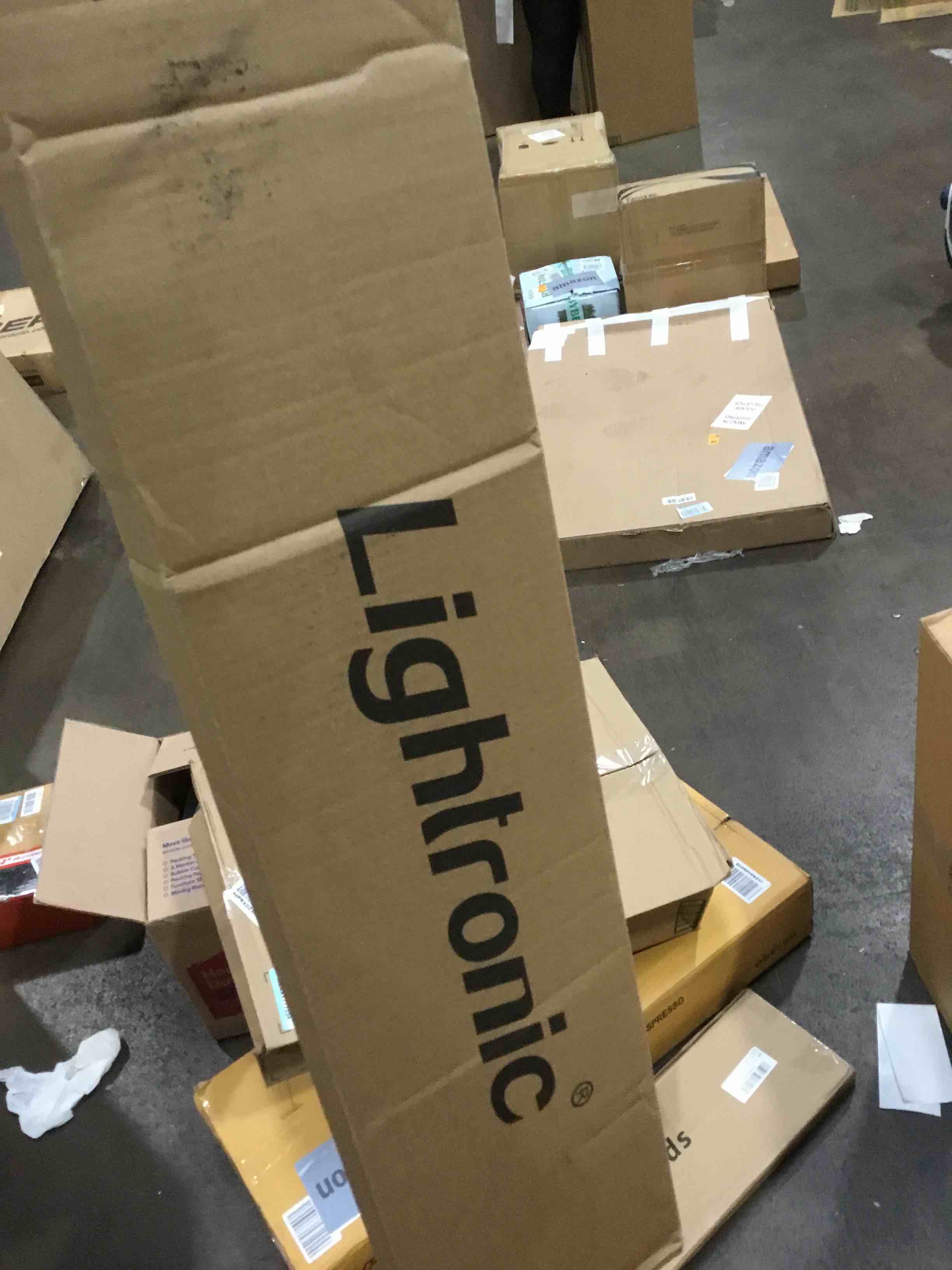 https://s3.amazonaws.com/lotting-images-prod/bidfta/PPE0133800_1727294543593.jpeg