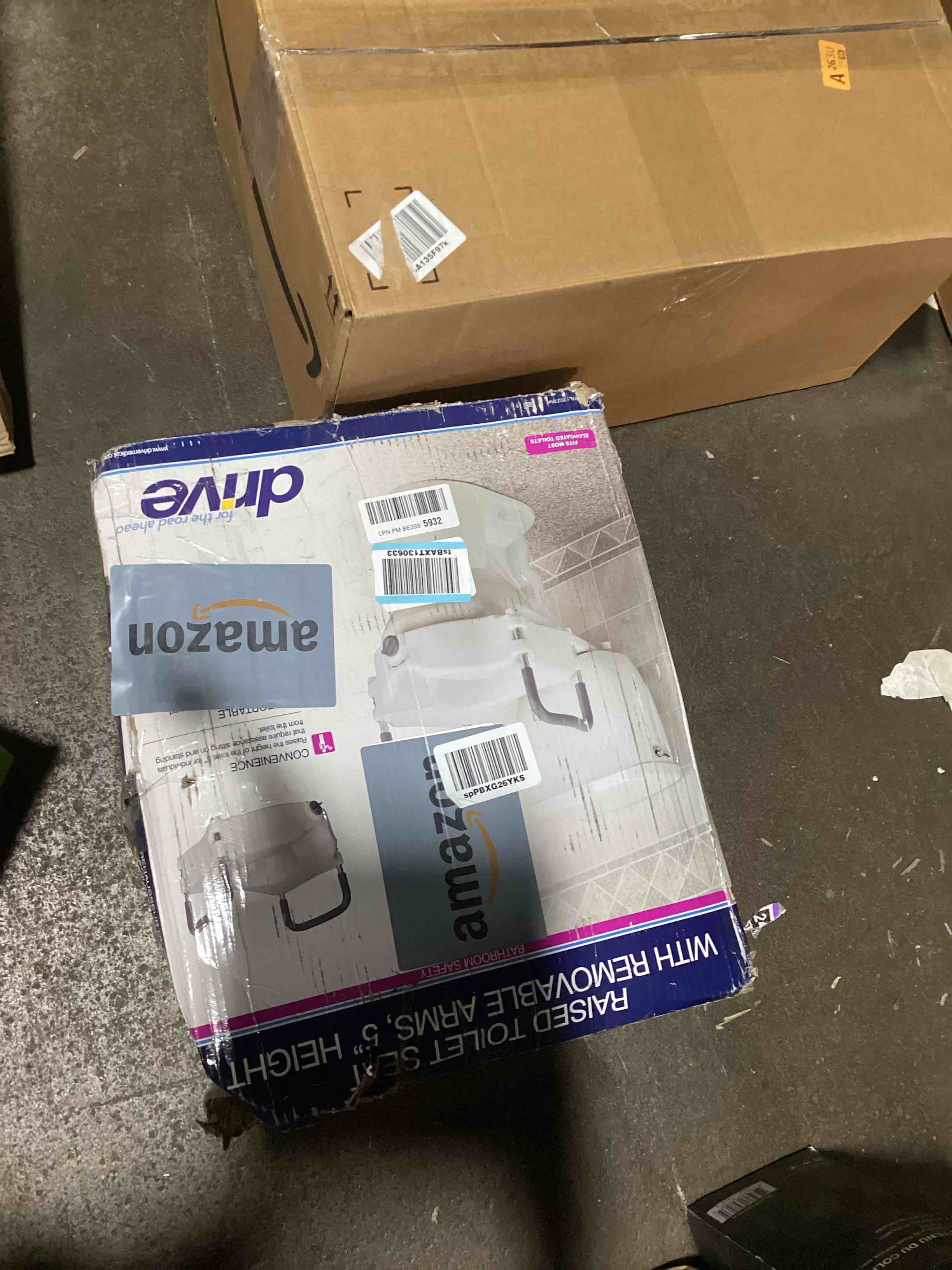 https://s3.amazonaws.com/lotting-images-prod/bidfta/PPE0135728_1728064131540.jpeg