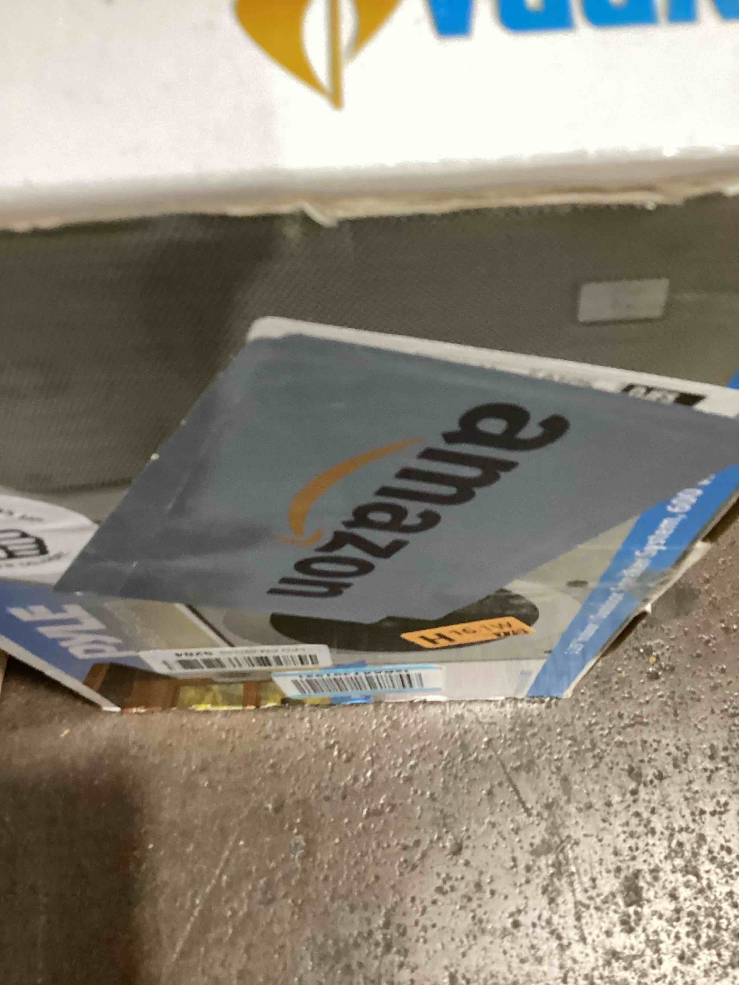 https://s3.amazonaws.com/lotting-images-prod/bidfta/PPE0138581_1725637033510.jpeg
