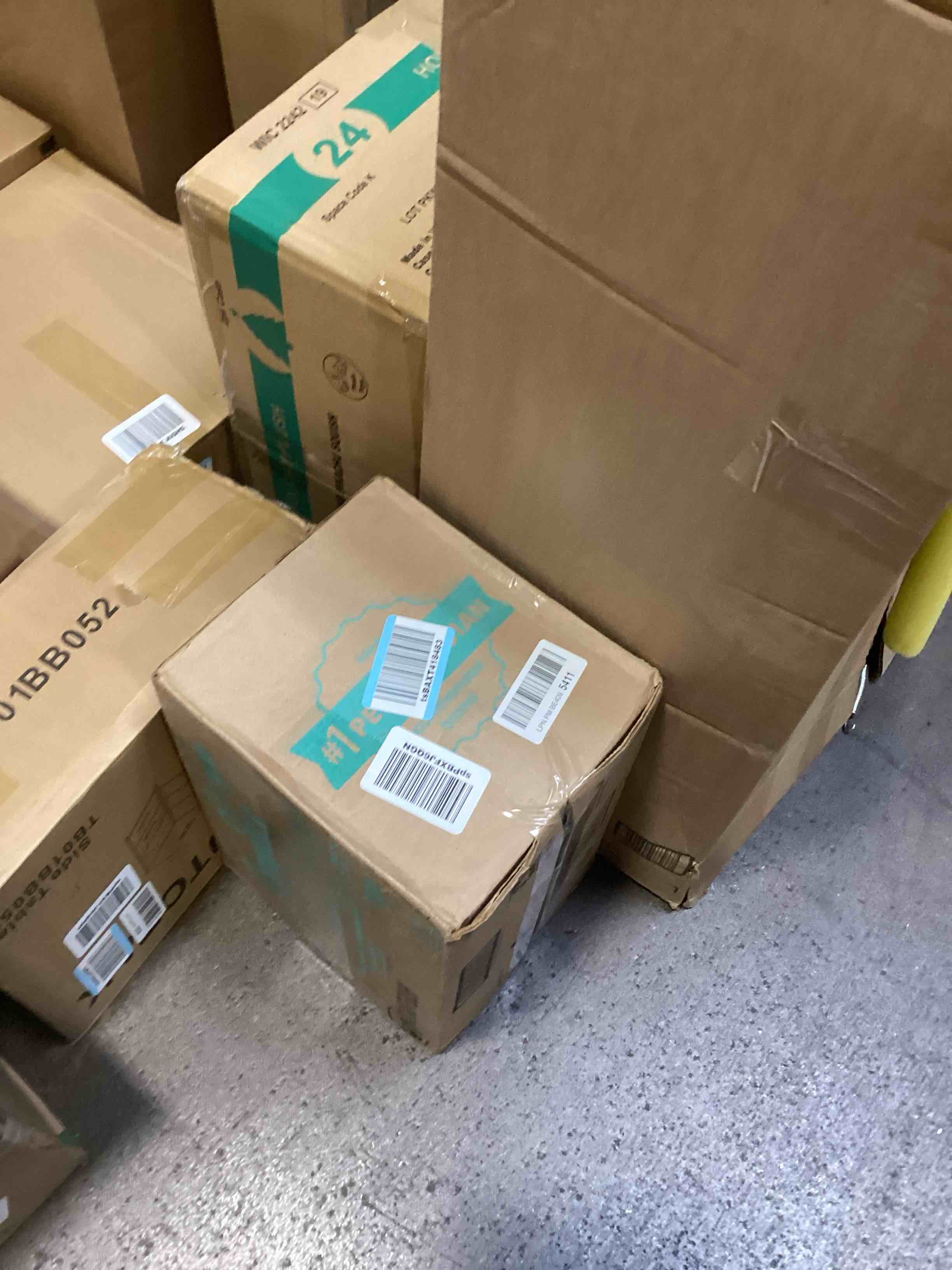 https://s3.amazonaws.com/lotting-images-prod/bidfta/PPE0142287_1728311673075.jpeg