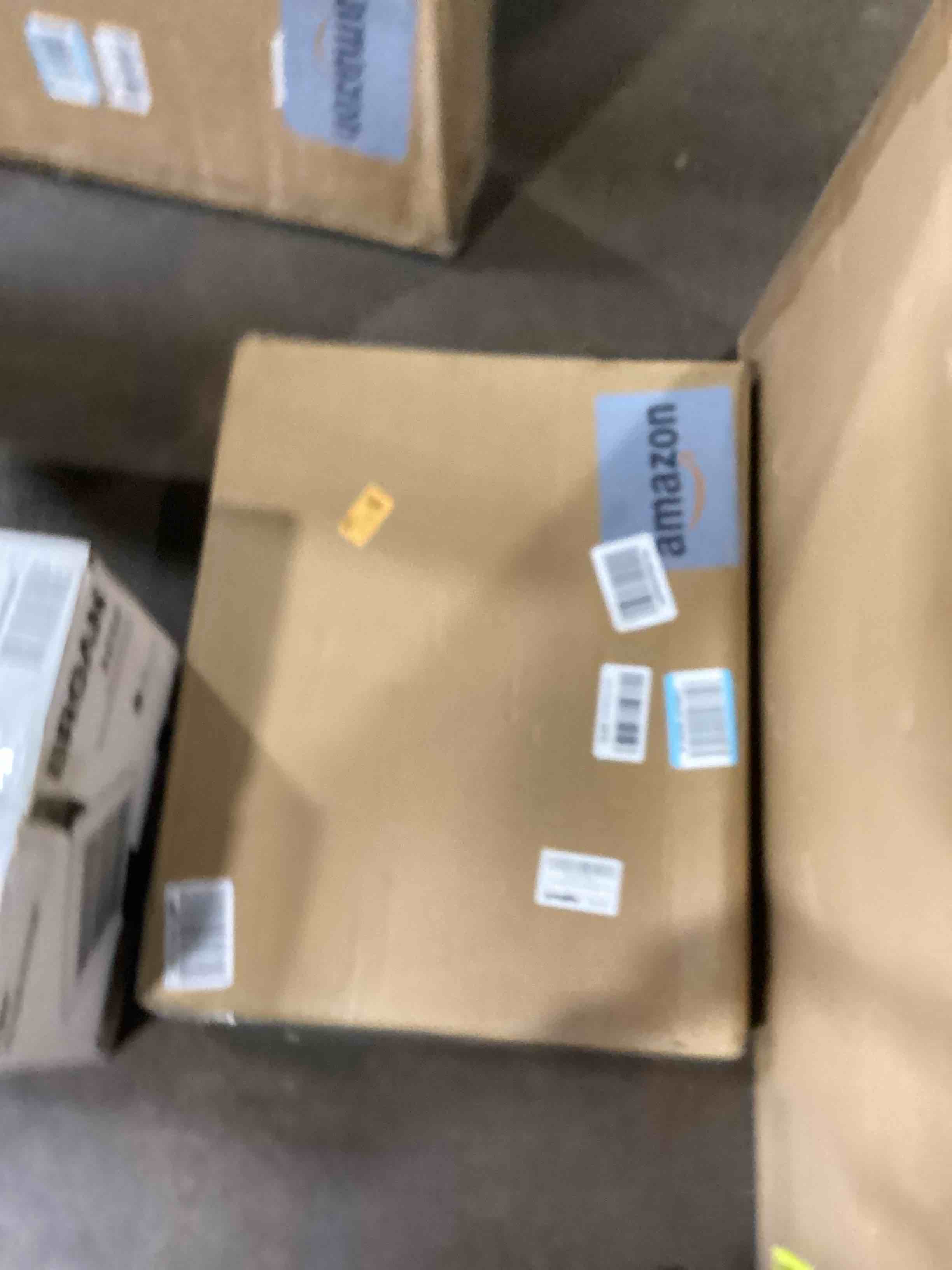 https://s3.amazonaws.com/lotting-images-prod/bidfta/PPE0143187_1727883035038.jpeg