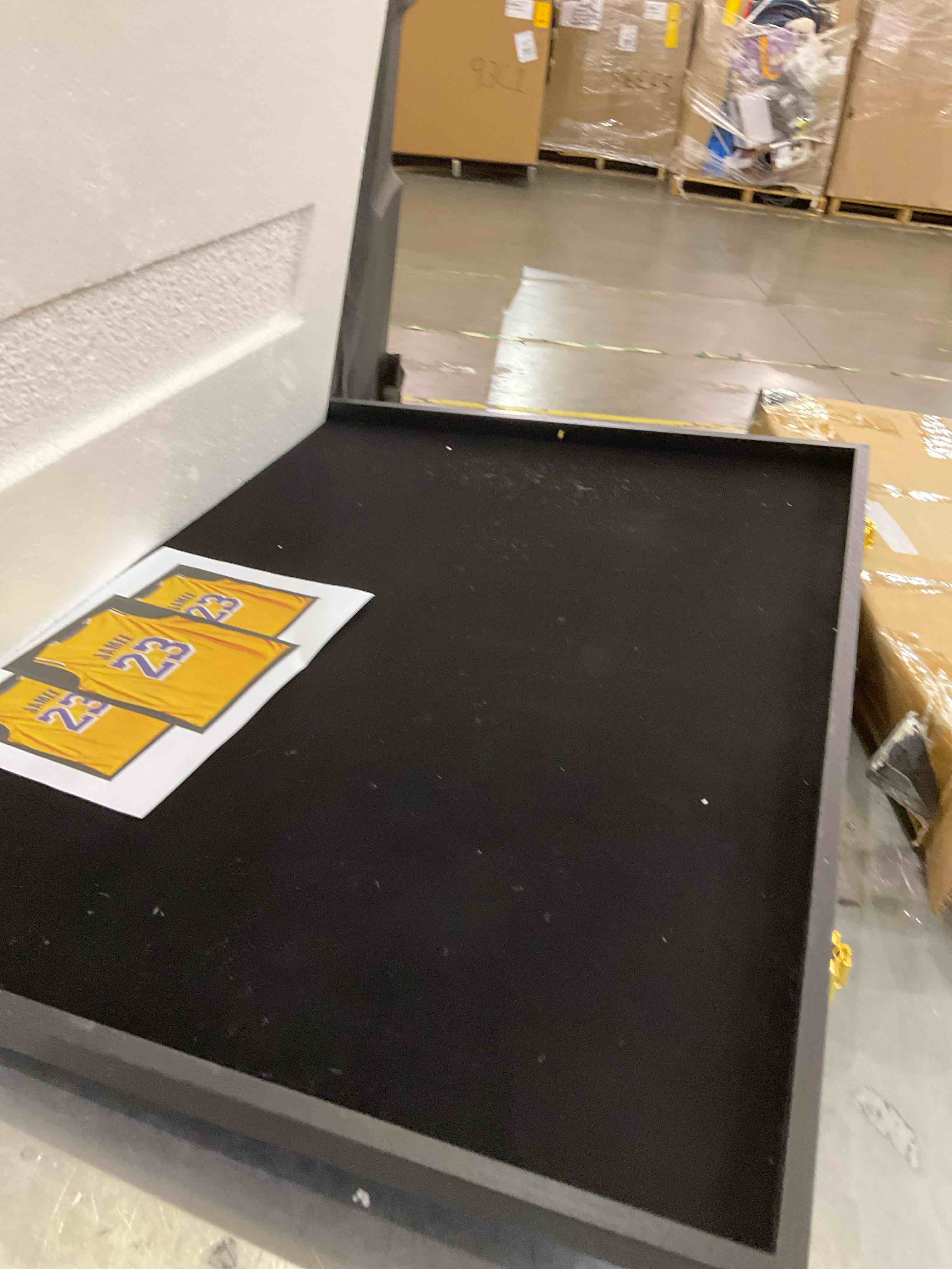 https://s3.amazonaws.com/lotting-images-prod/bidfta/PPE0306480_1730213917813.jpeg