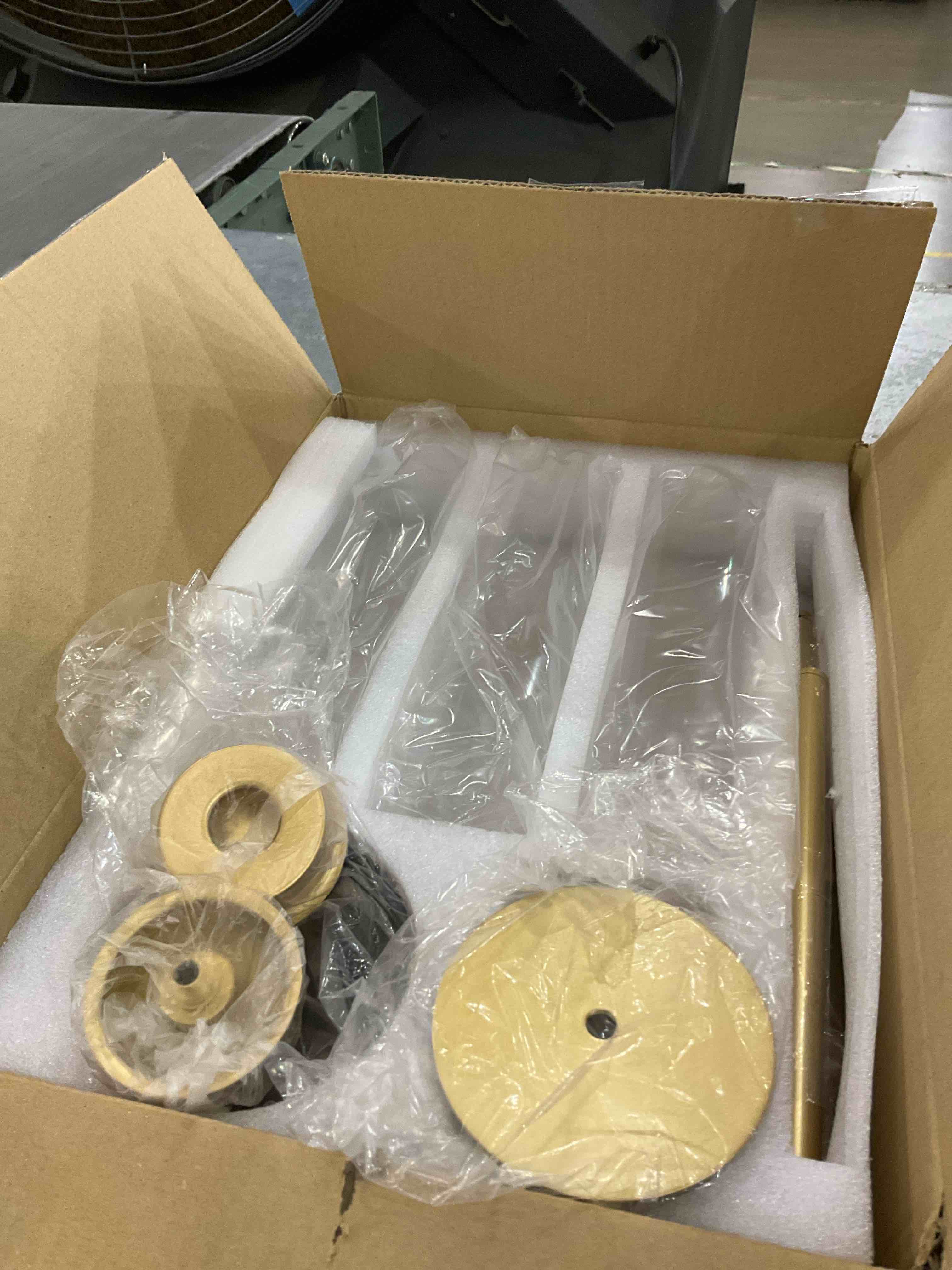 https://s3.amazonaws.com/lotting-images-prod/bidfta/PPE0306490_1730211979279.jpeg