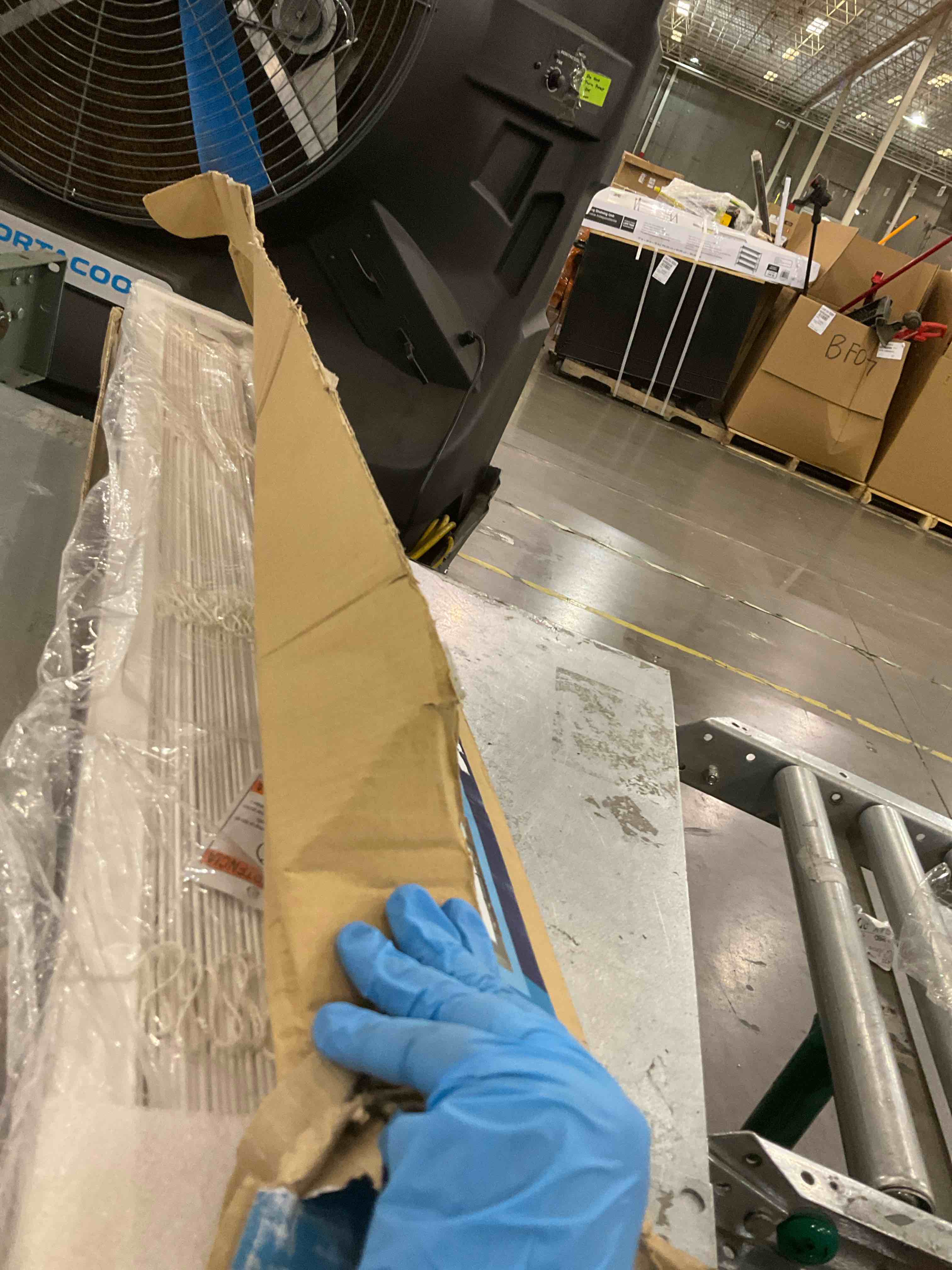 https://s3.amazonaws.com/lotting-images-prod/bidfta/PPE0306694_1729866163908.jpeg