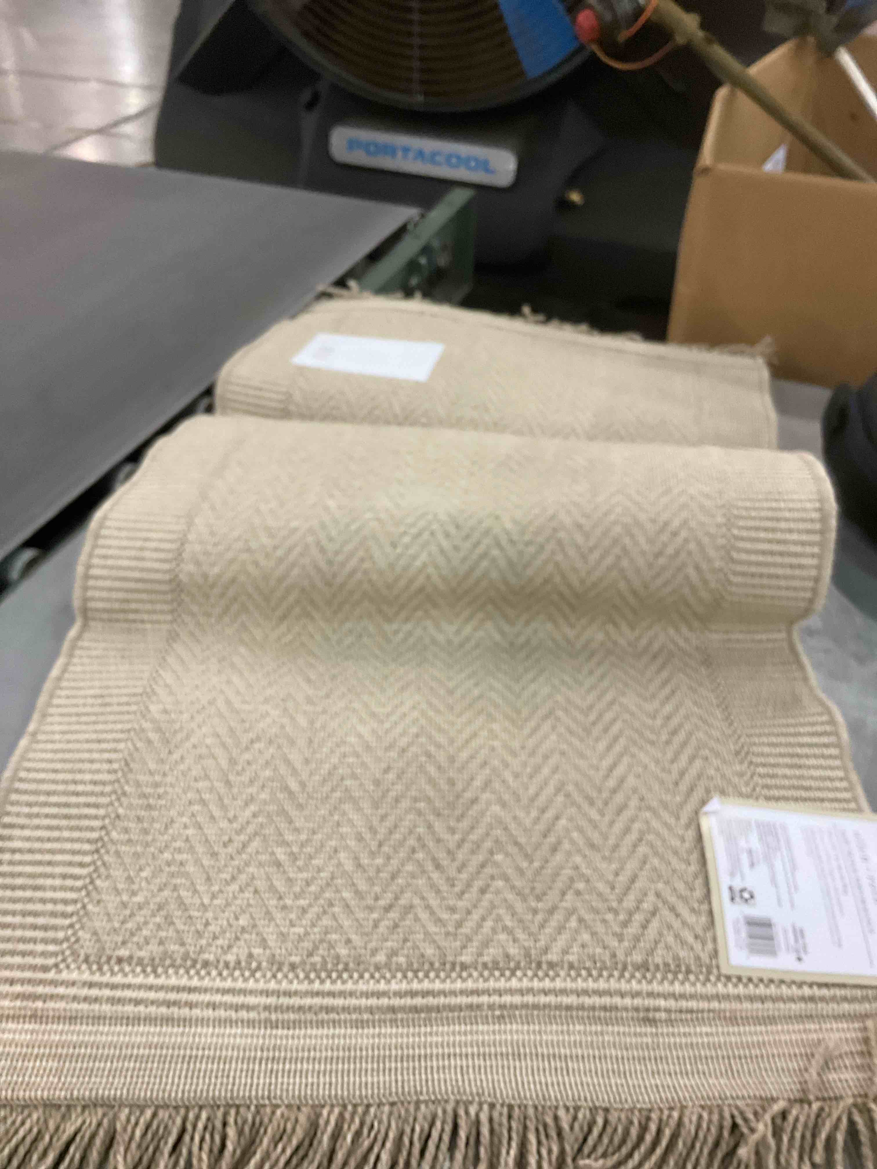 allen + roth. STAINMASTER INDY FRINGE PERFORMANCE 2 ft x 3 ft 7 in Accent Rug 0,6 m x 1,09 m Tapete decorativo