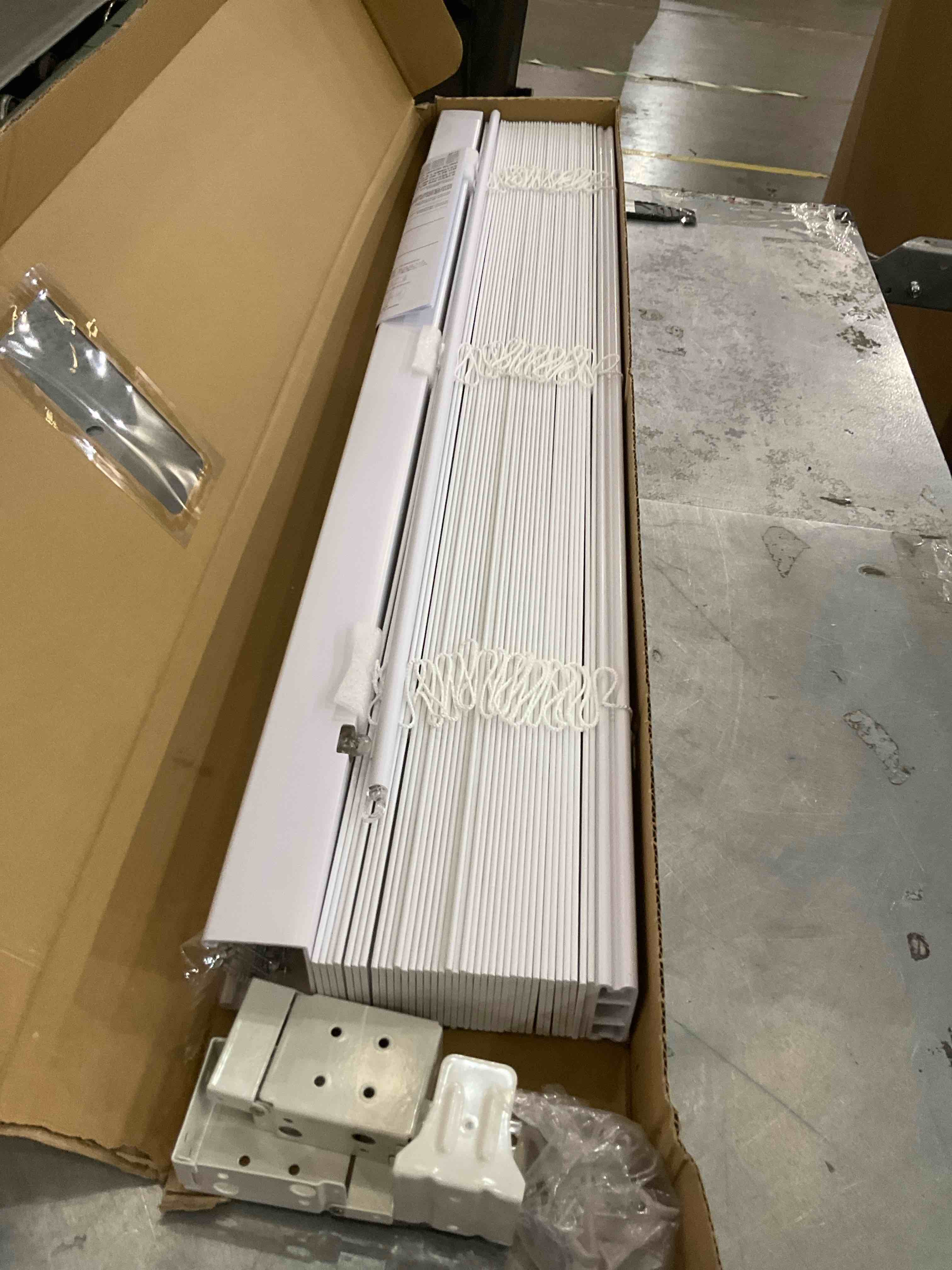 https://s3.amazonaws.com/lotting-images-prod/bidfta/PPE0309077_1730915464733.jpeg