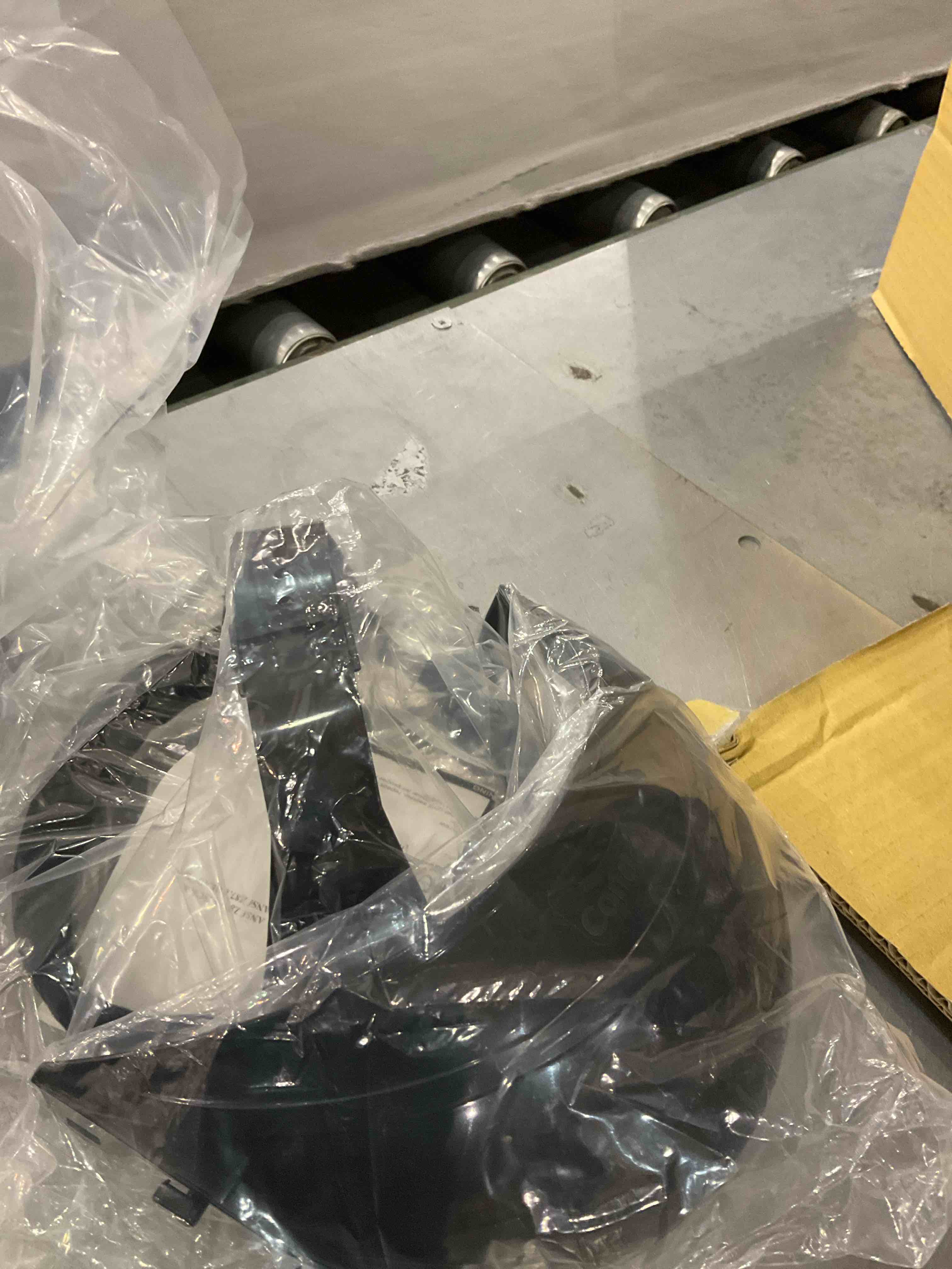 https://s3.amazonaws.com/lotting-images-prod/bidfta/PPE0309377_1730811078179.jpeg