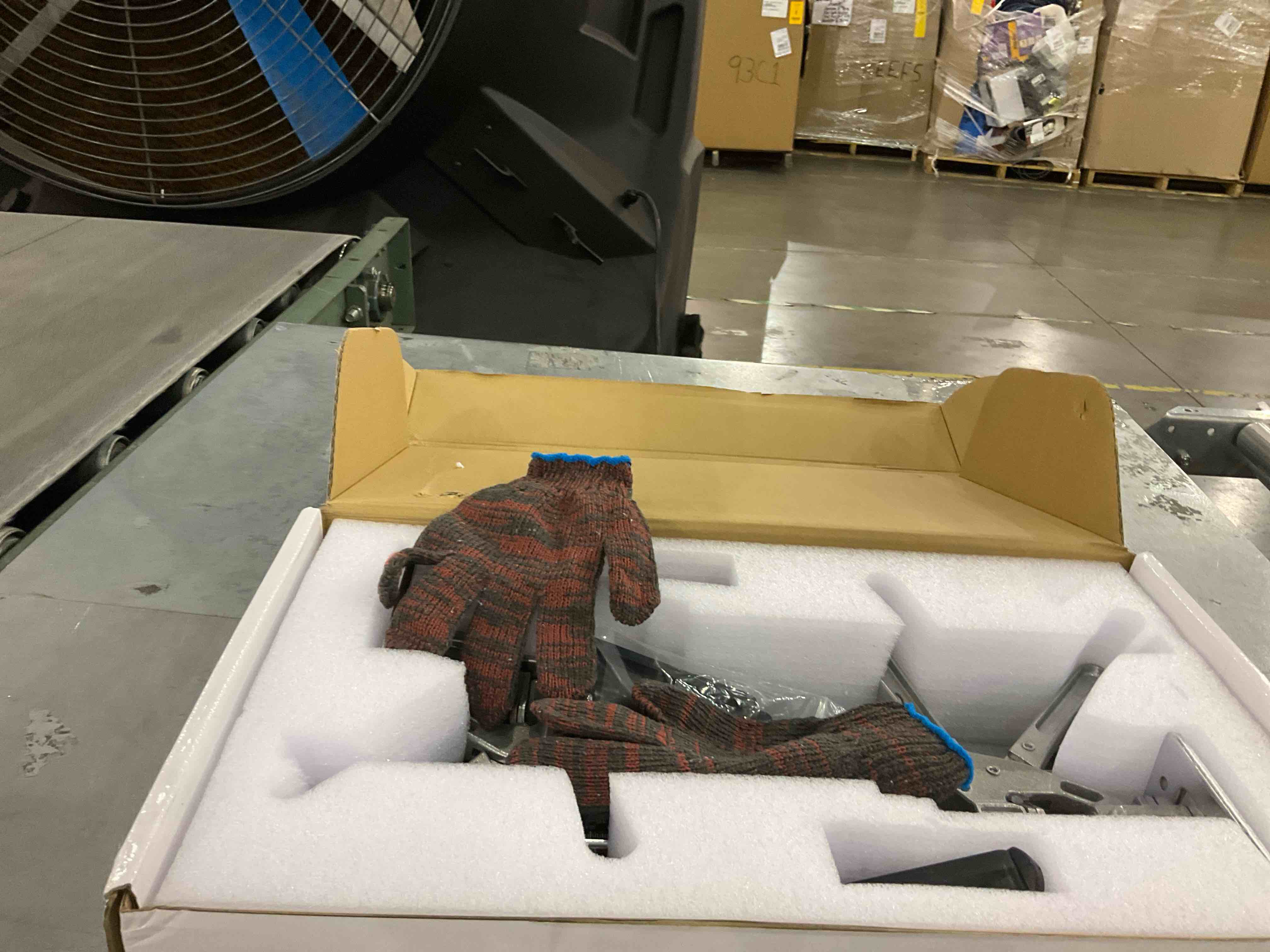 https://s3.amazonaws.com/lotting-images-prod/bidfta/PPE0309643_1730551320969.jpeg