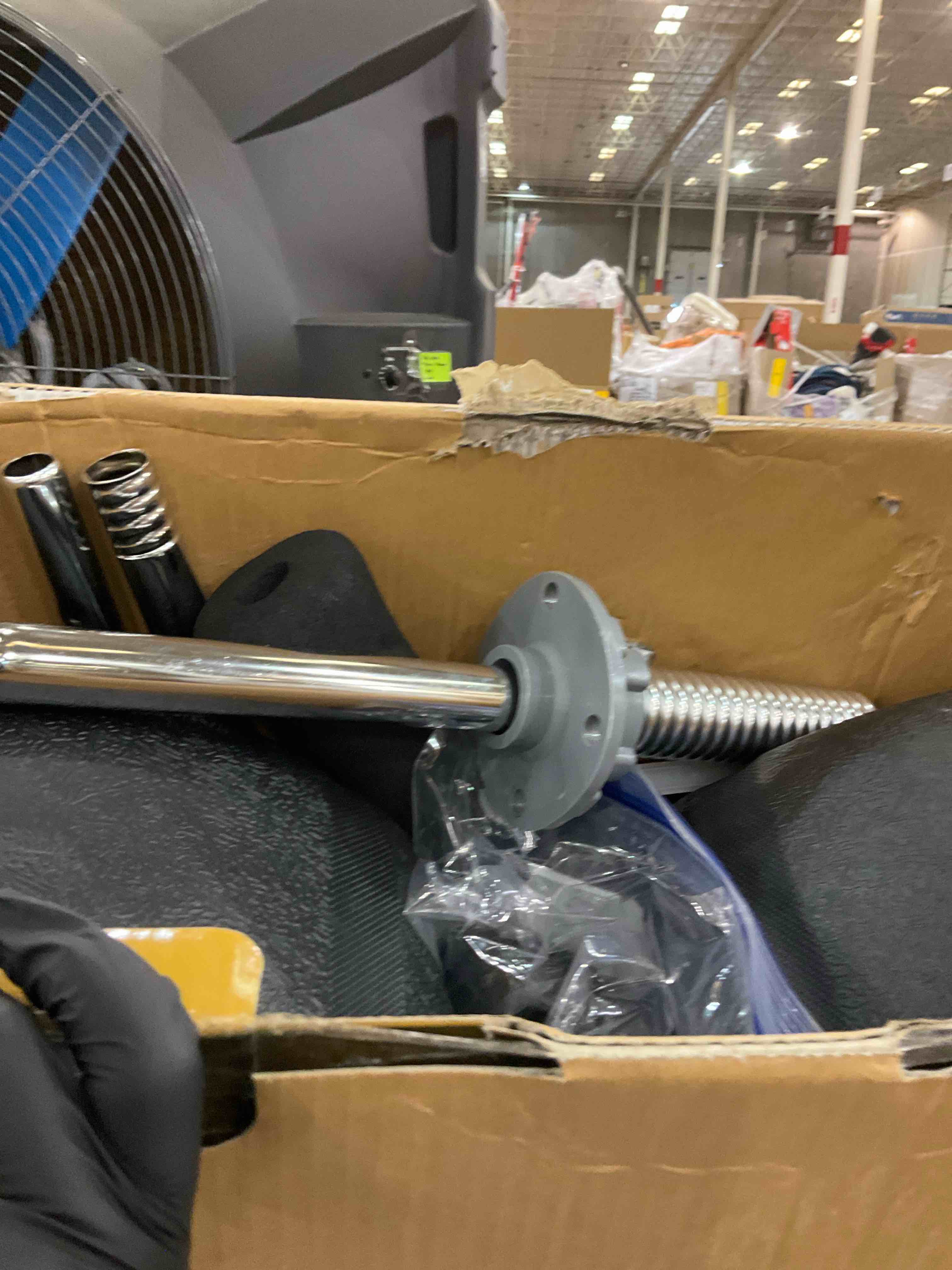 https://s3.amazonaws.com/lotting-images-prod/bidfta/PPE0309942_1730400141824.jpeg