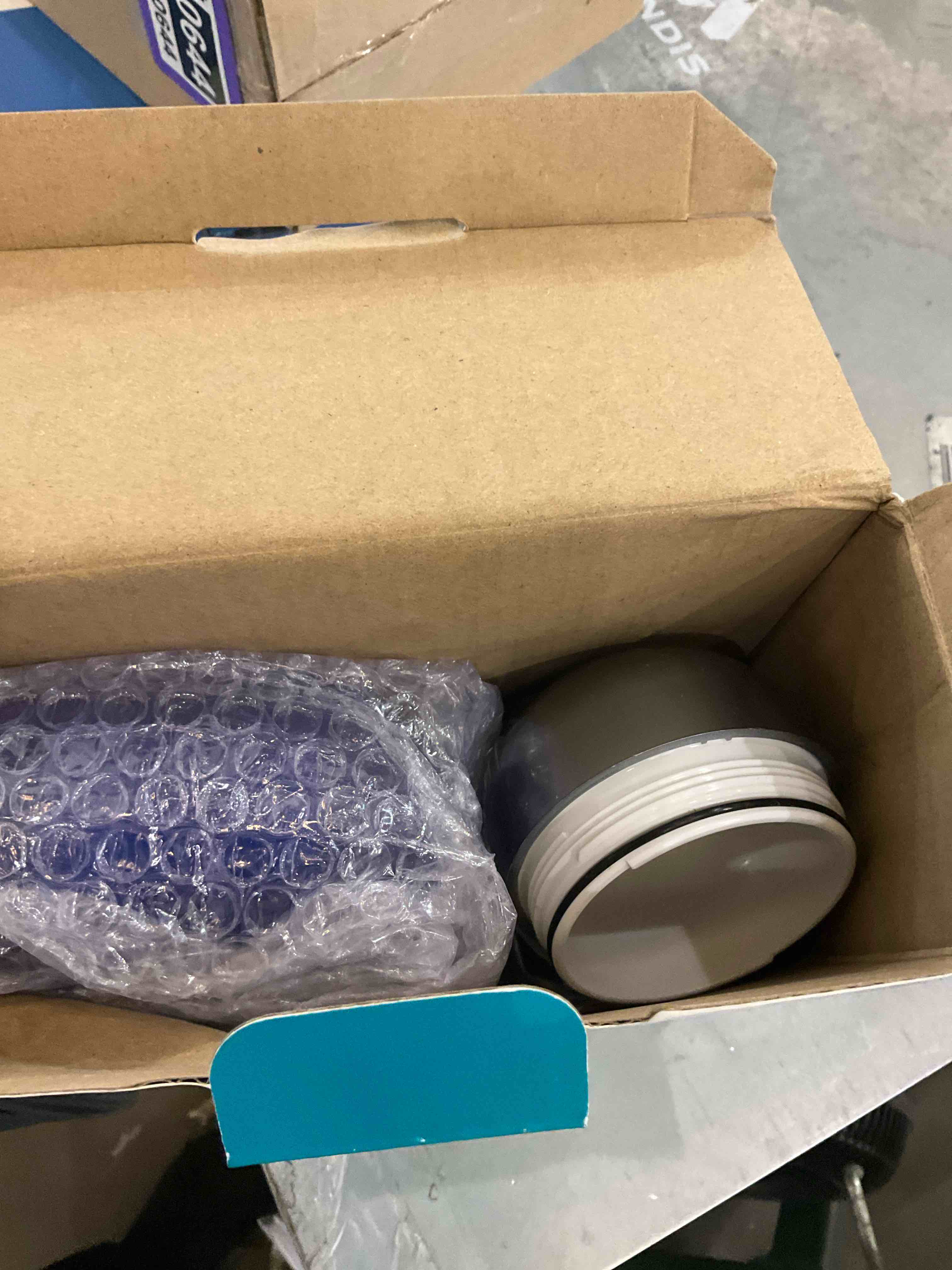 https://s3.amazonaws.com/lotting-images-prod/bidfta/PPE0310642_1729191394333.jpeg