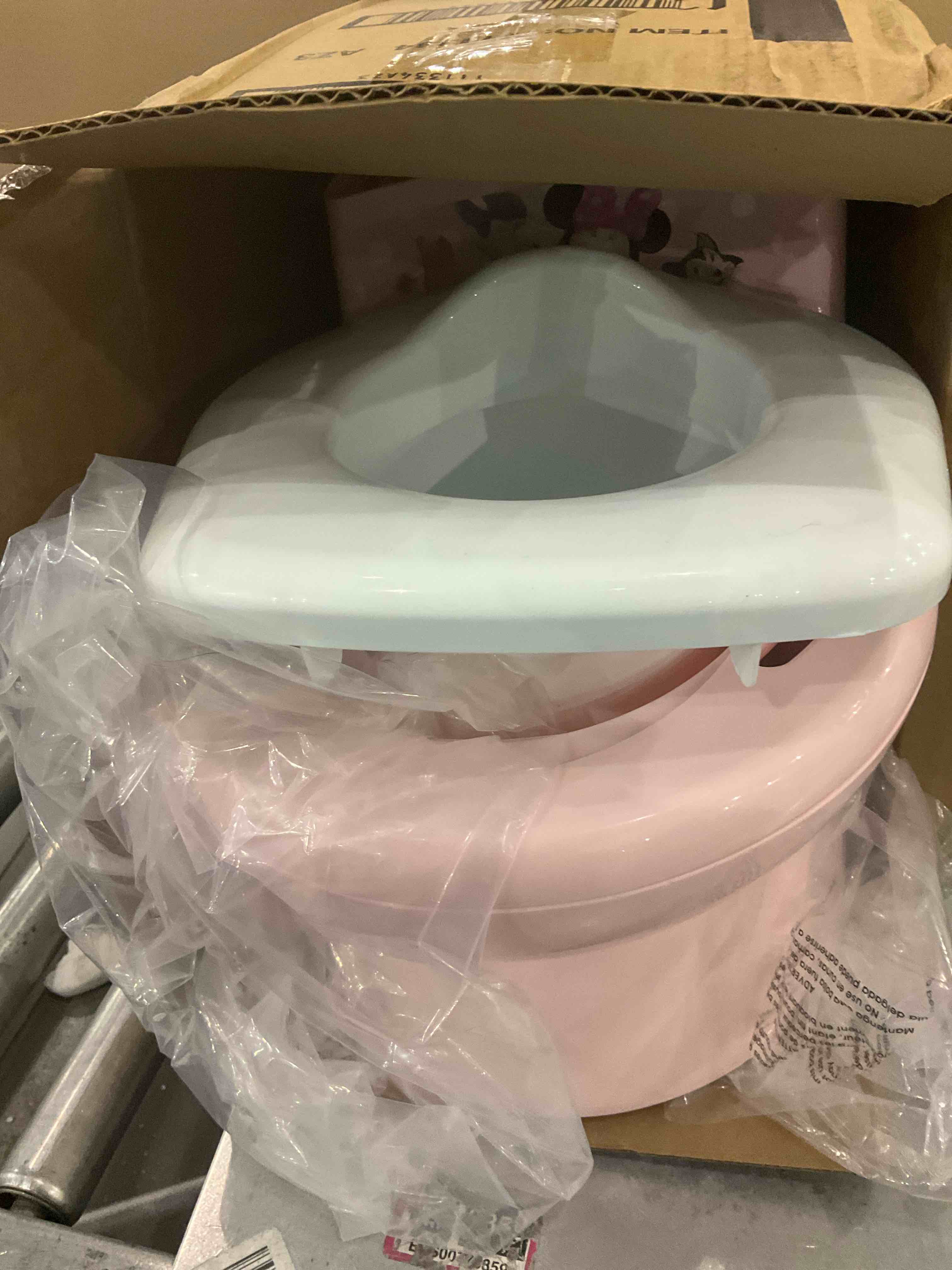 https://s3.amazonaws.com/lotting-images-prod/bidfta/PPE0311084_1728994477049.jpeg