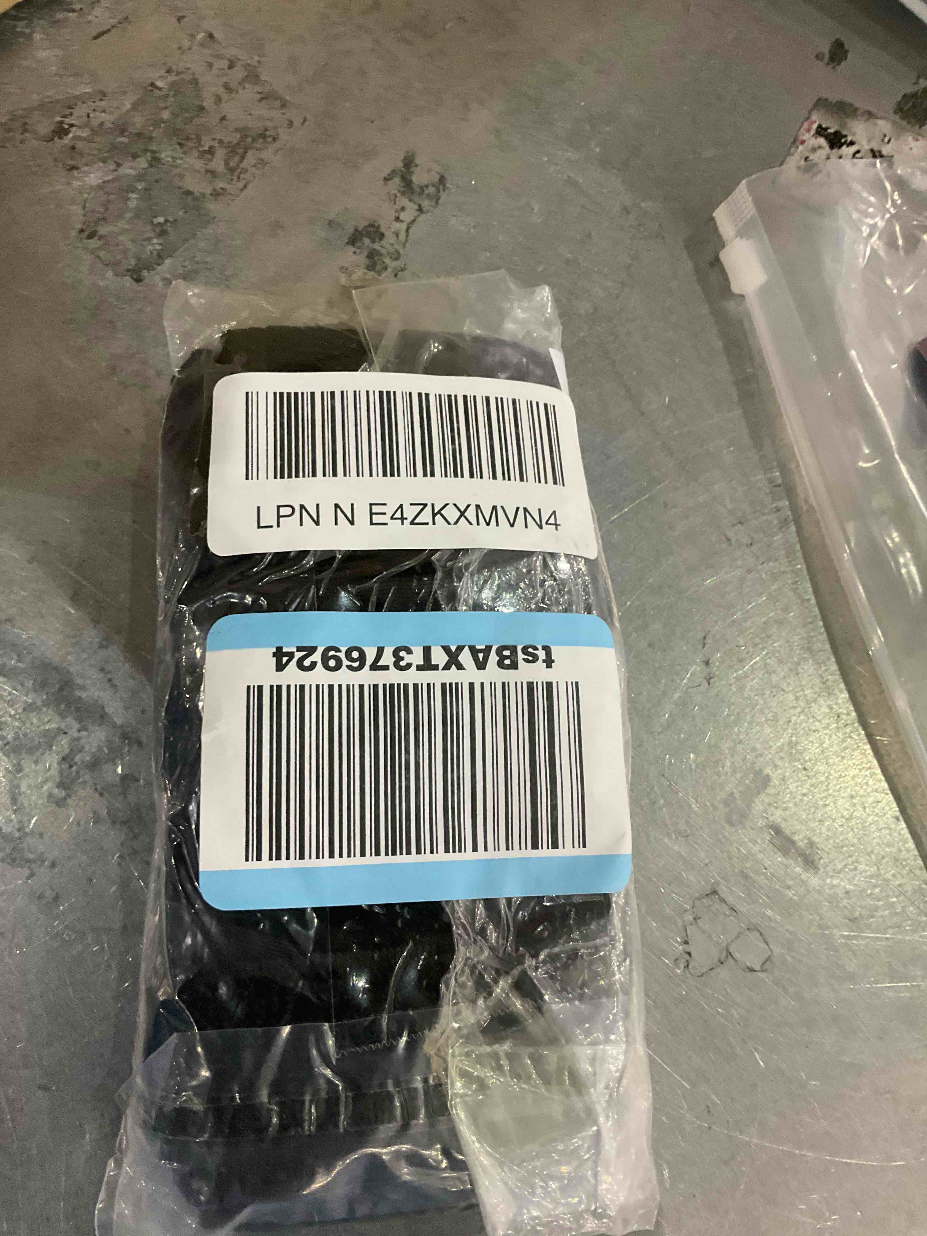https://s3.amazonaws.com/lotting-images-prod/bidfta/PPE0311196_1728905603966.jpeg