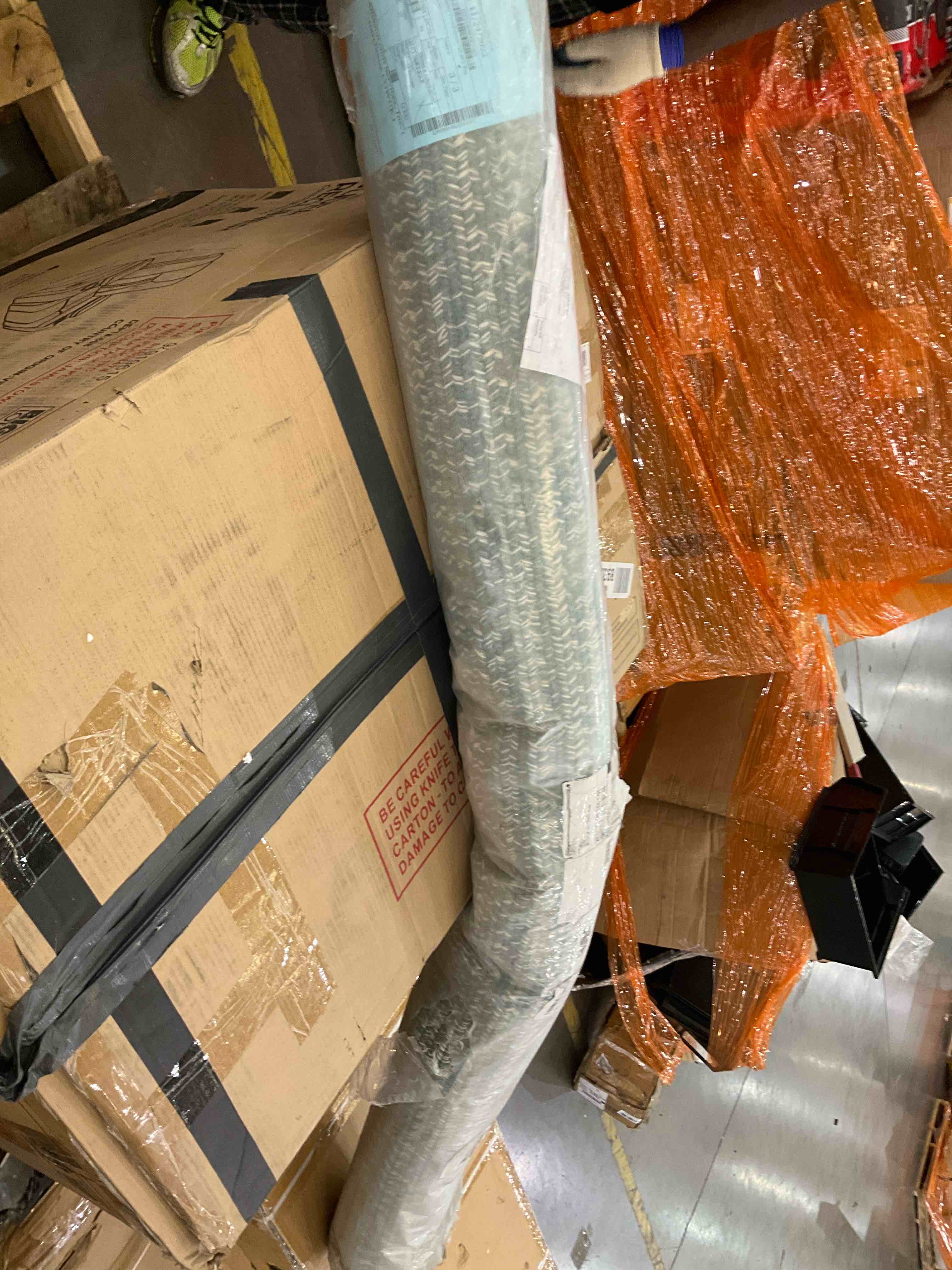 https://s3.amazonaws.com/lotting-images-prod/bidfta/PPE0311264_1728066271891.jpeg