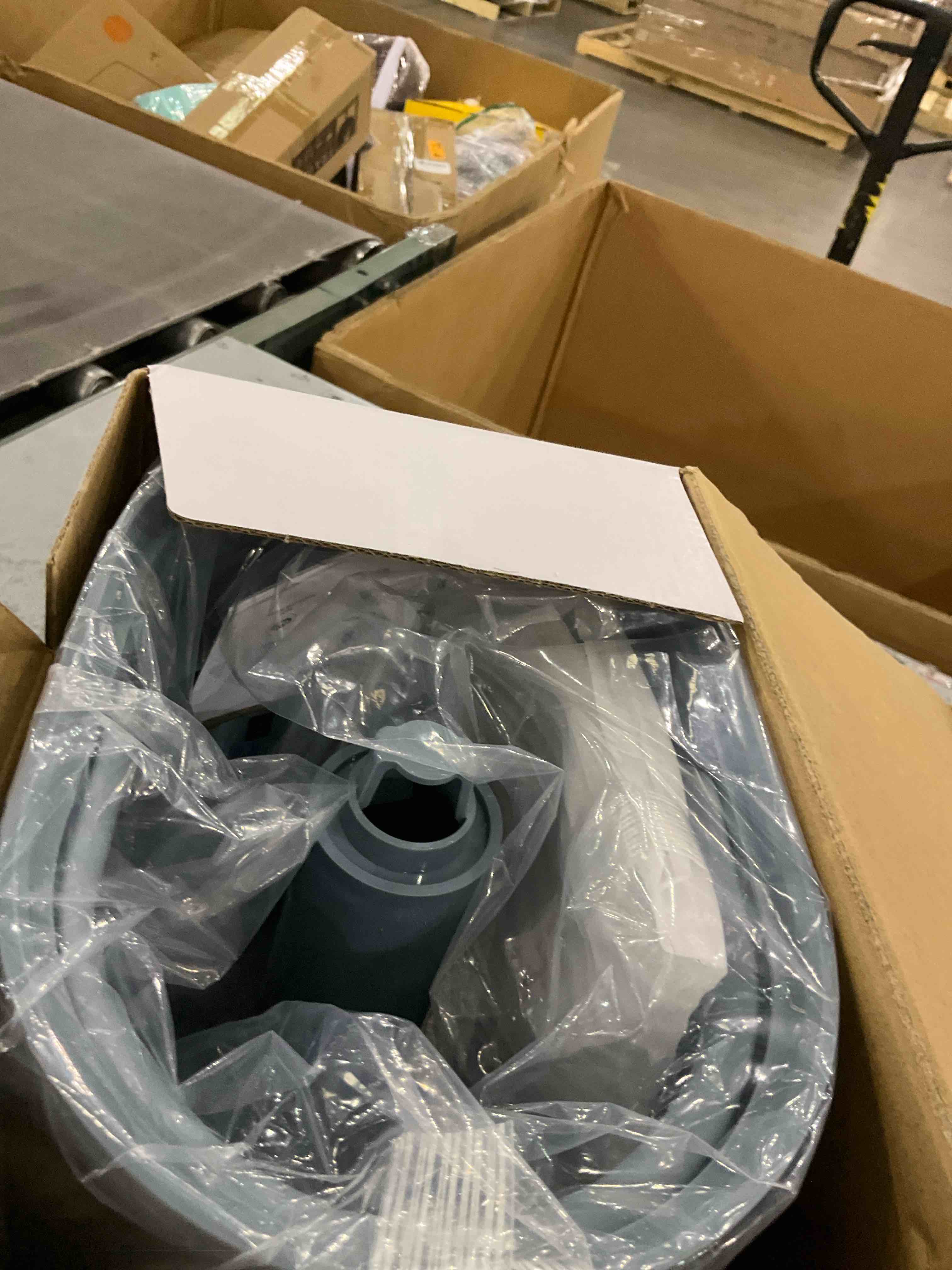https://s3.amazonaws.com/lotting-images-prod/bidfta/PPE0312992_1735920580587.jpeg