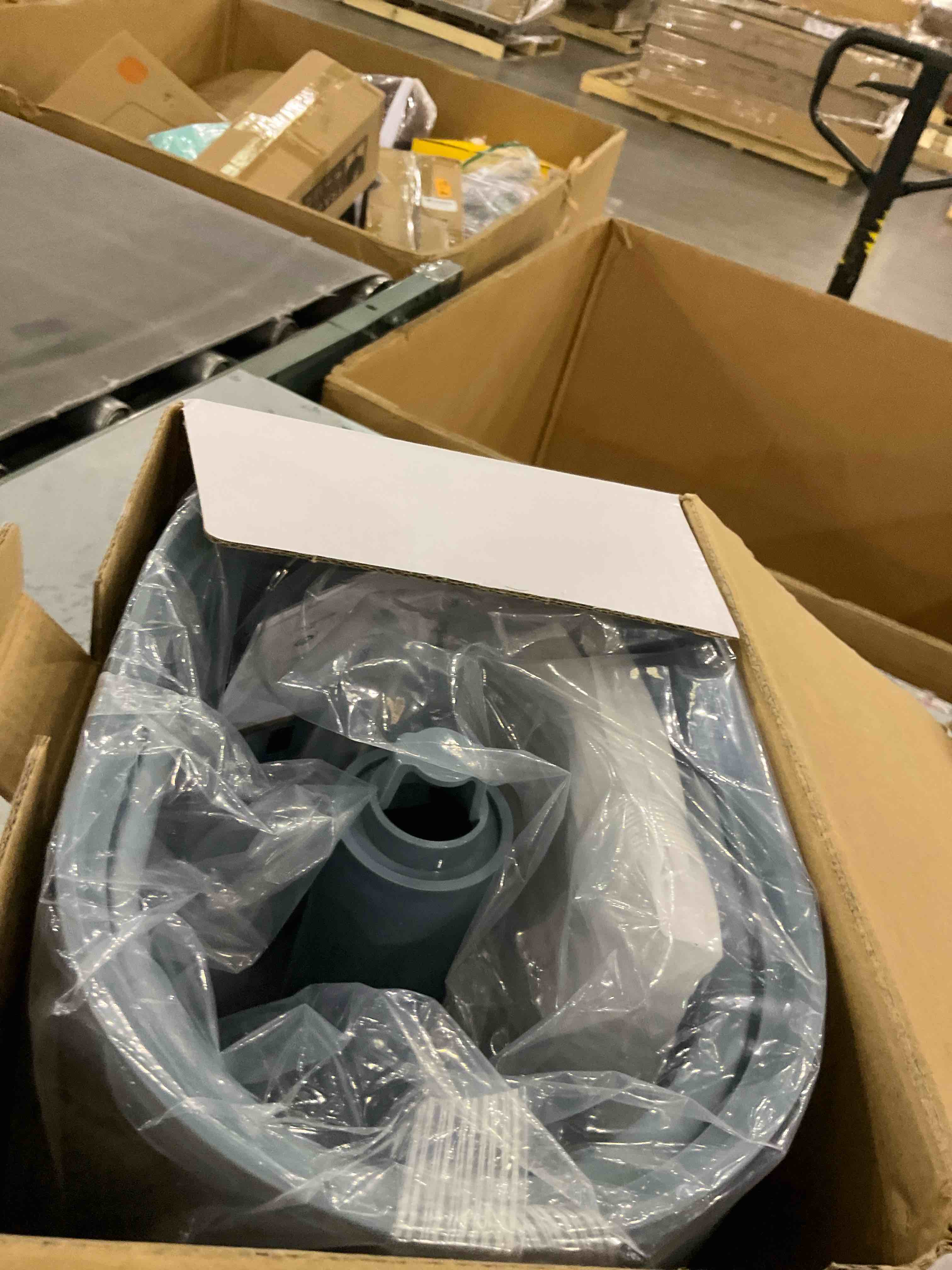 https://s3.amazonaws.com/lotting-images-prod/bidfta/PPE0312992_1735920581626.jpeg