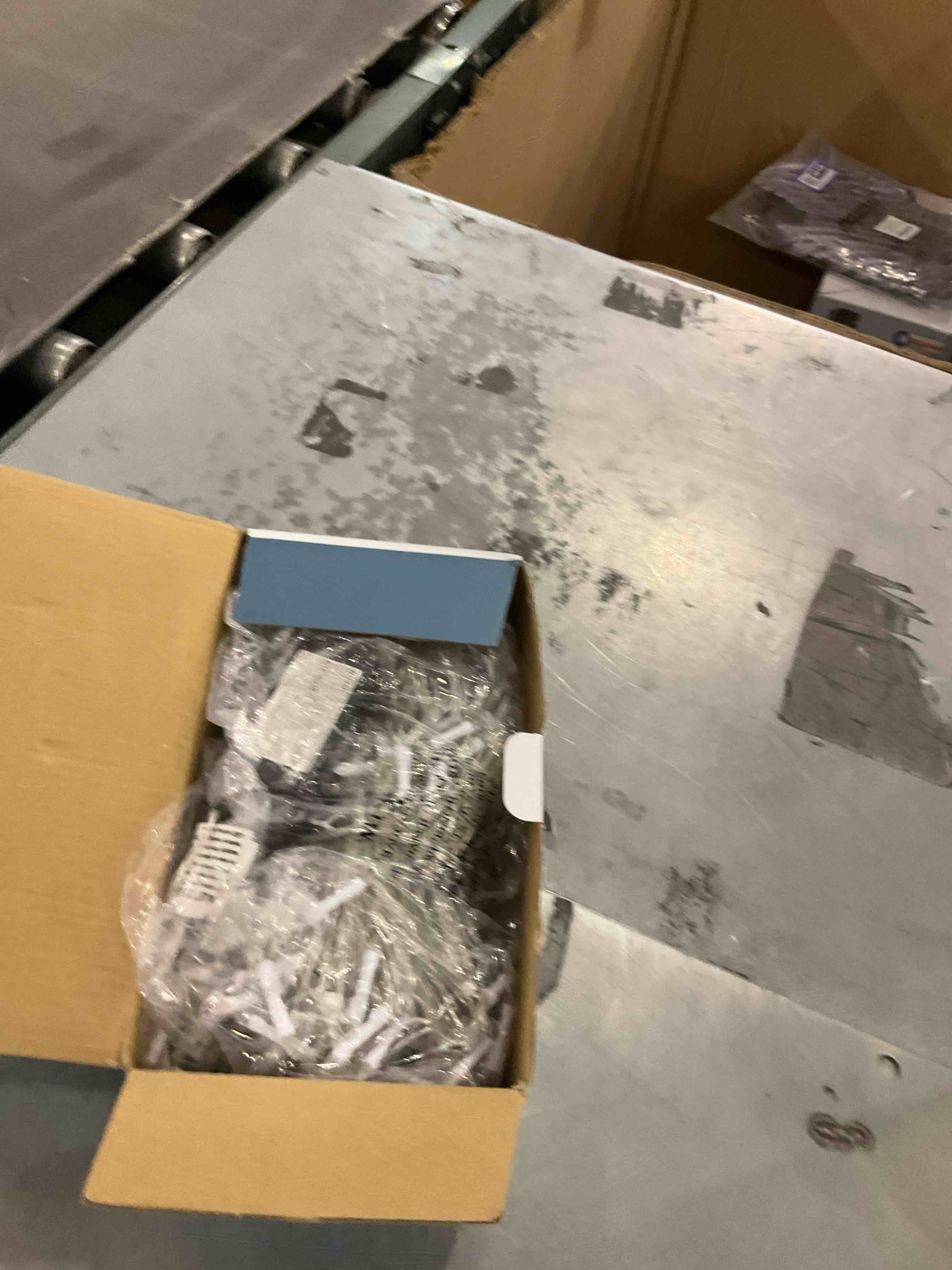 https://s3.amazonaws.com/lotting-images-prod/bidfta/PPE0313015_1735916970937.jpeg