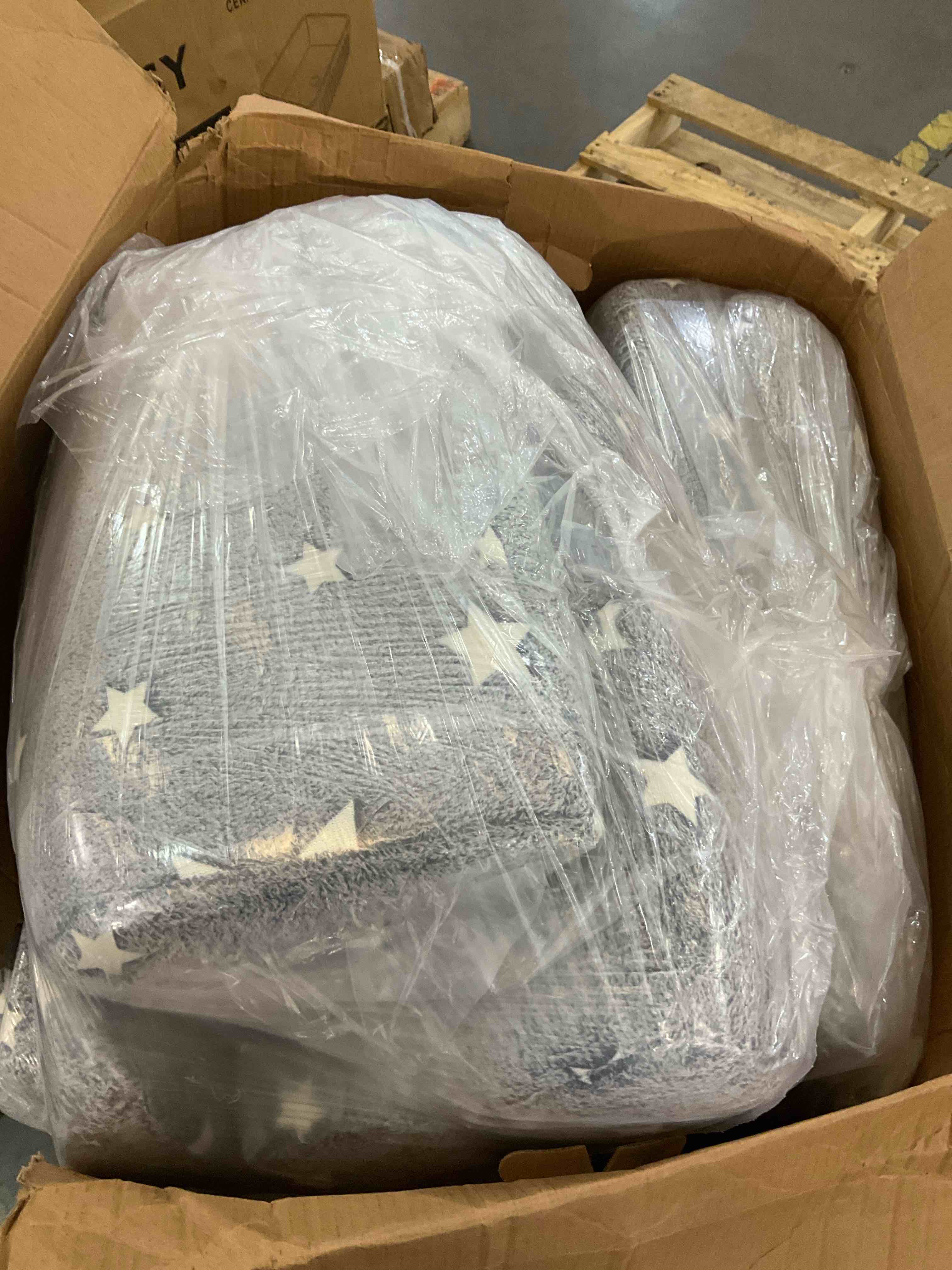 https://s3.amazonaws.com/lotting-images-prod/bidfta/PPE0314298_1731348644844.jpeg