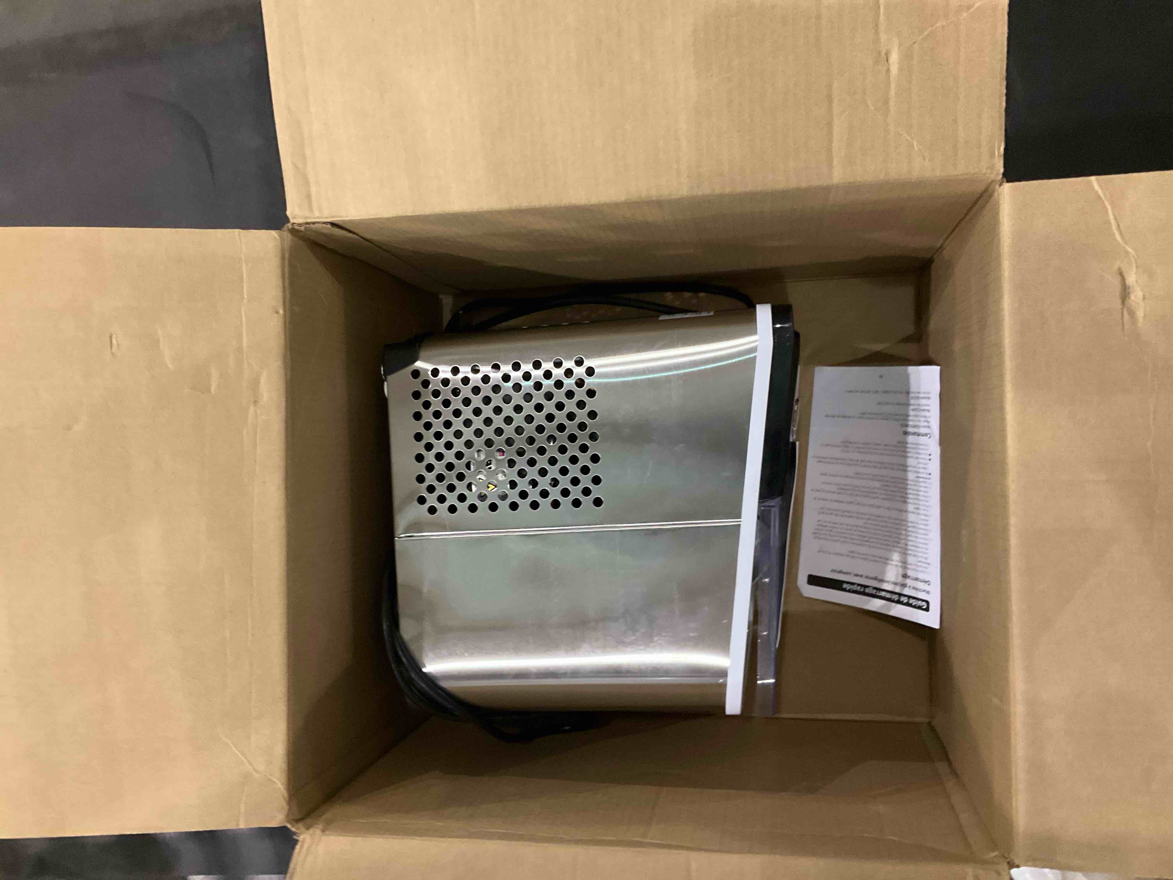 Igloo Automatic Ice Maker Black Model ICEB26BK NEW OPEN BOX