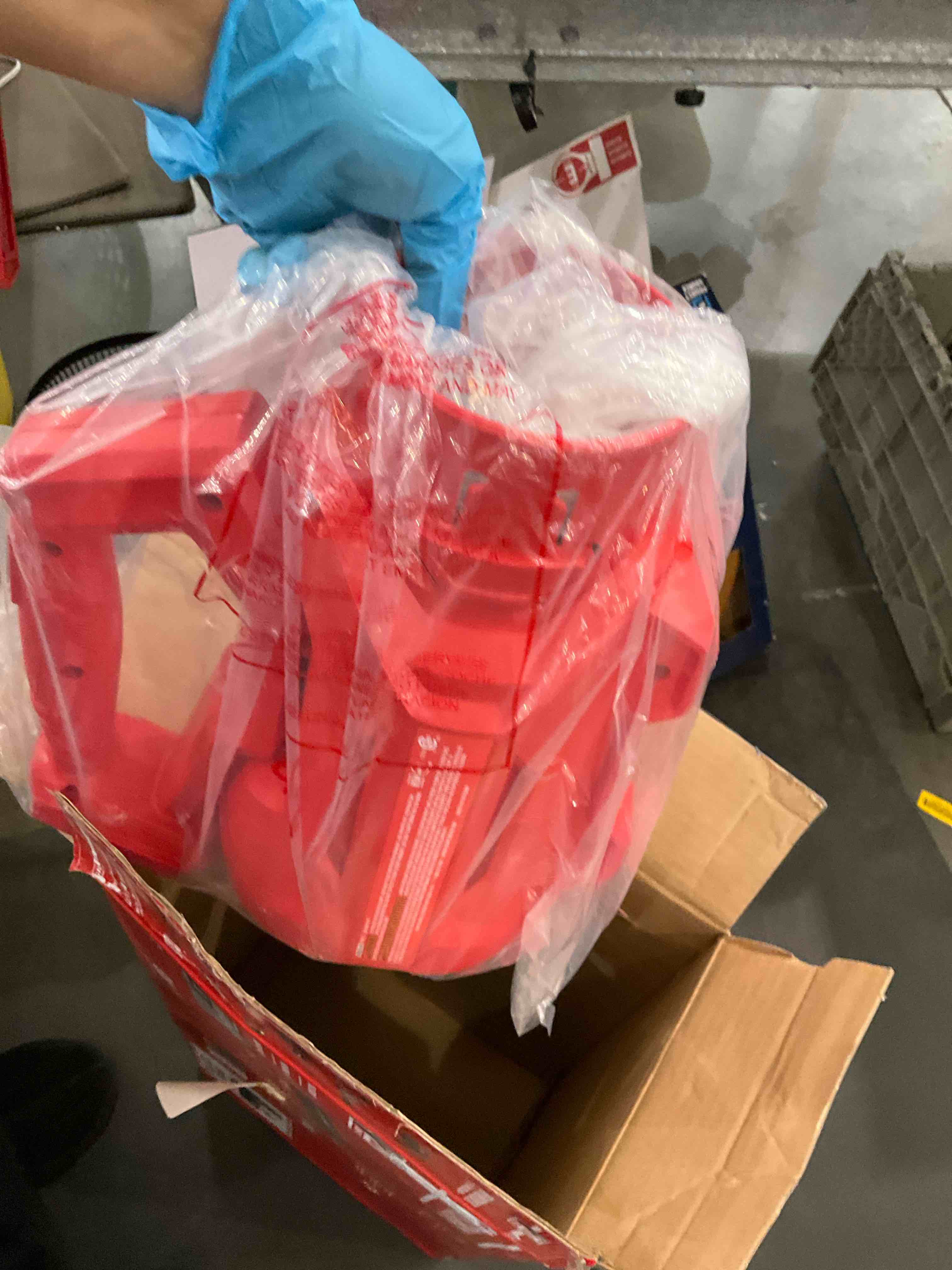 https://s3.amazonaws.com/lotting-images-prod/bidfta/PPE0315371_1730136224616.jpeg