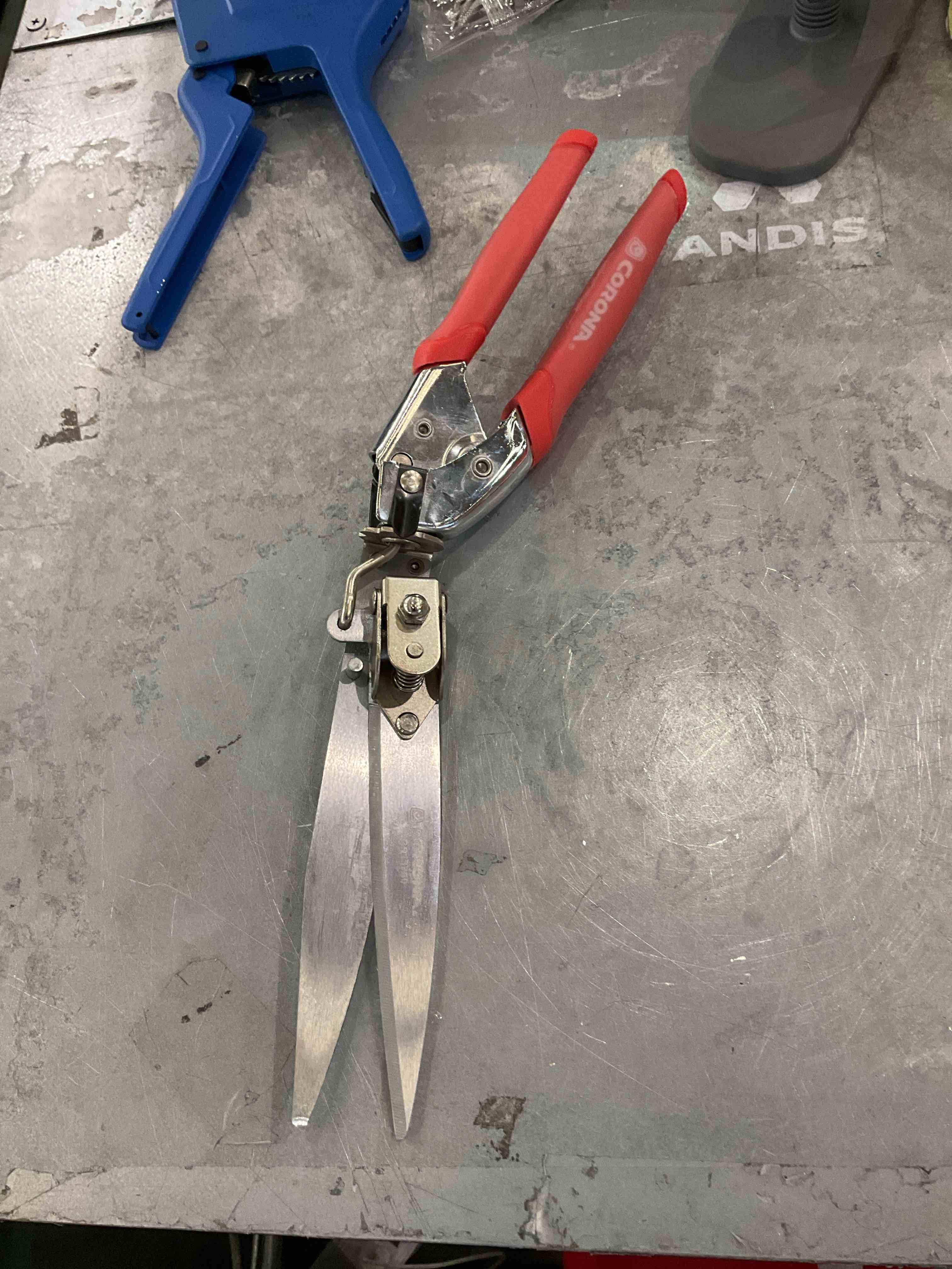 https://s3.amazonaws.com/lotting-images-prod/bidfta/PPE0315420_1730124706919.jpeg