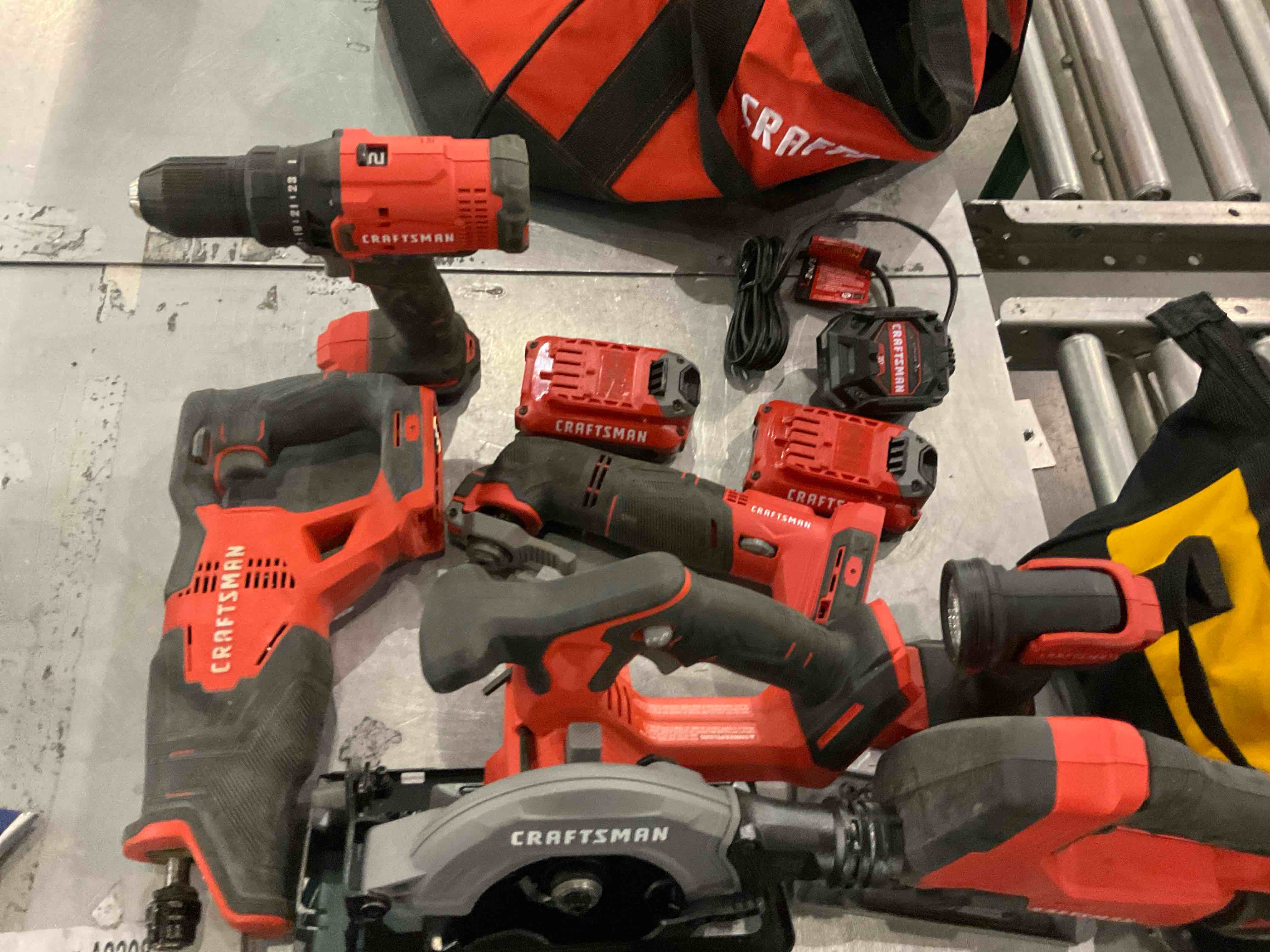 https://s3.amazonaws.com/lotting-images-prod/bidfta/PPE0316405_1730982658843.jpeg