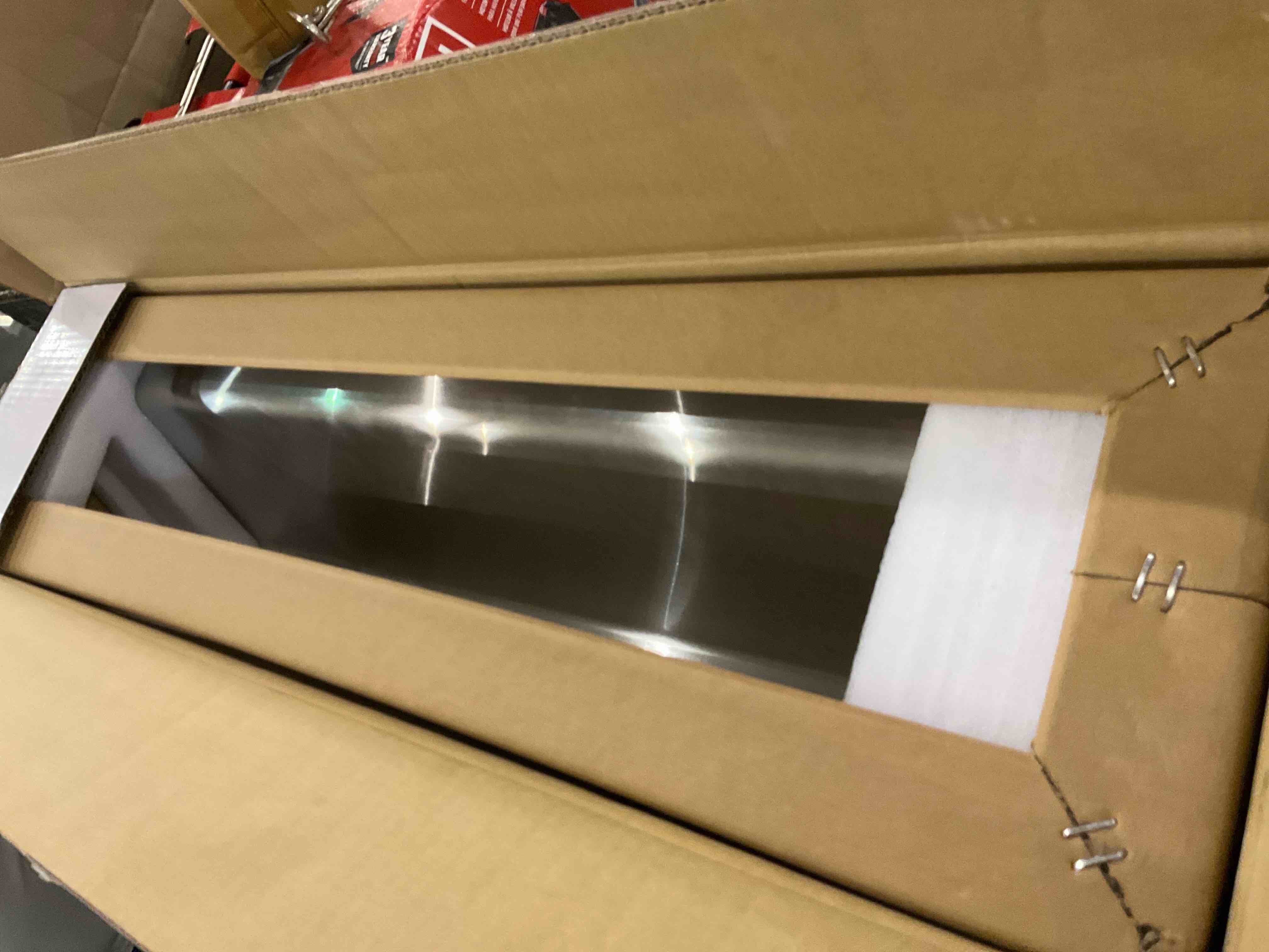 https://s3.amazonaws.com/lotting-images-prod/bidfta/PPE0316564_1730897894357.jpeg