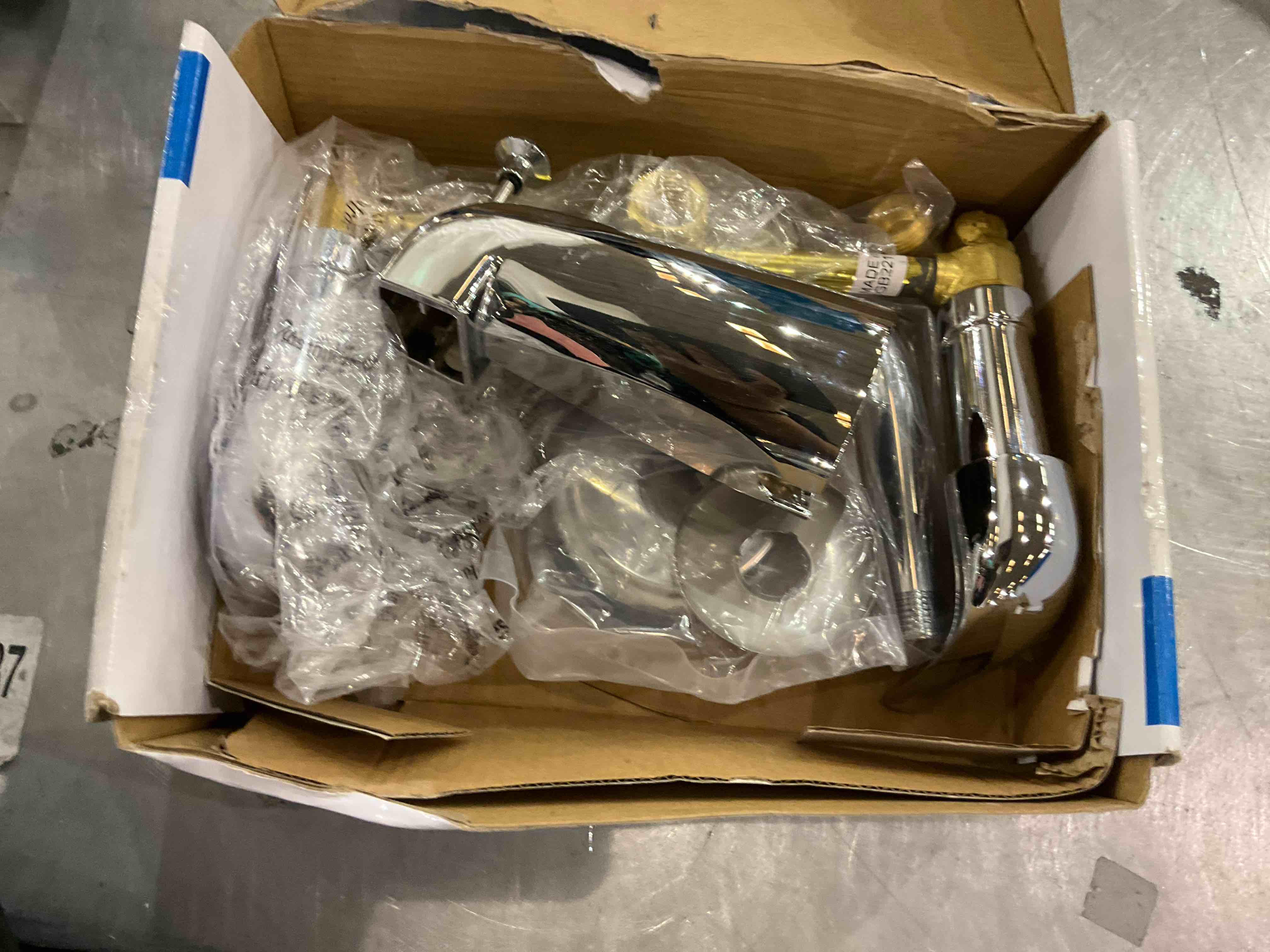 https://s3.amazonaws.com/lotting-images-prod/bidfta/PPE0317282_1730299307855.jpeg