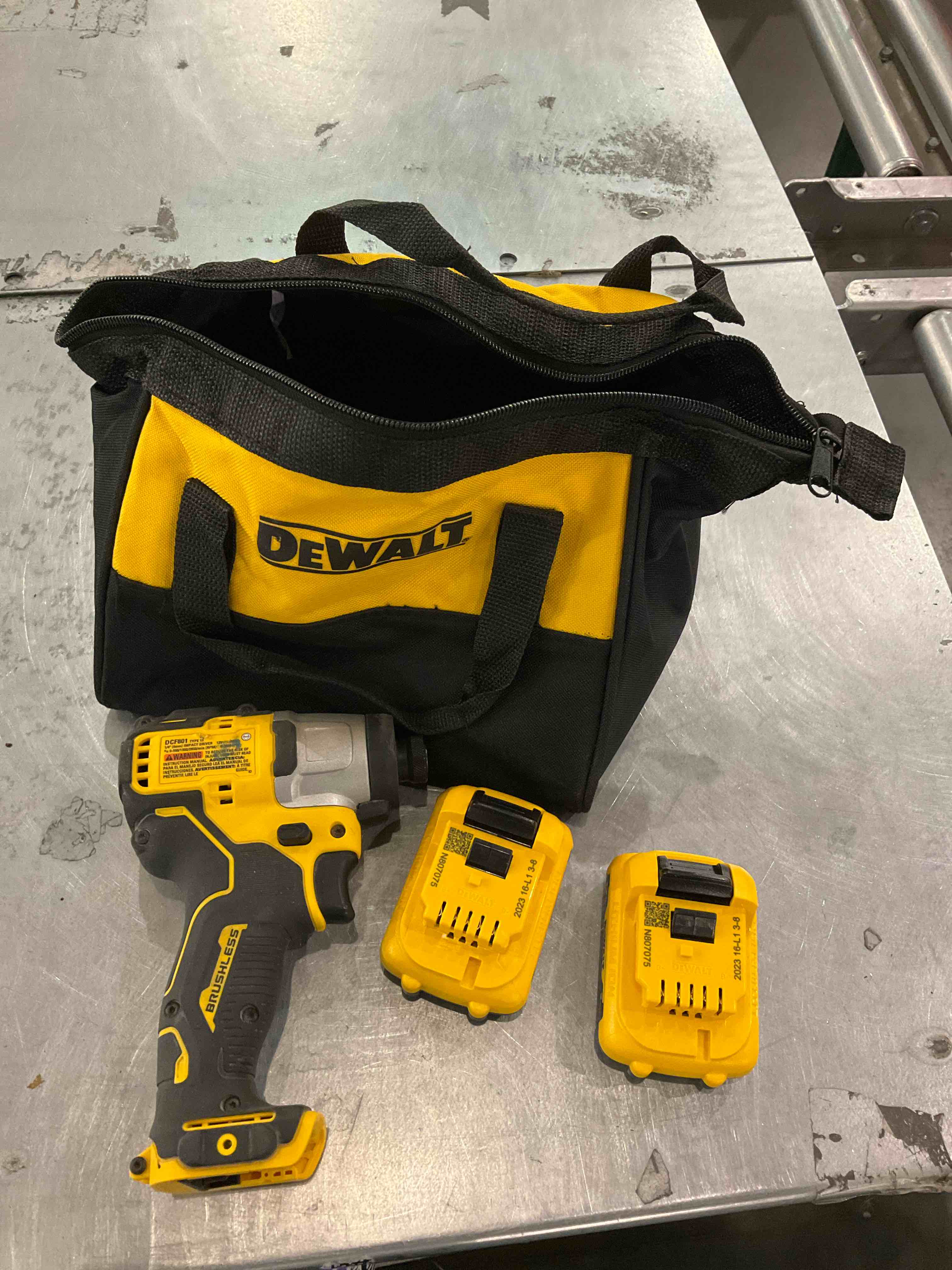 https://s3.amazonaws.com/lotting-images-prod/bidfta/PPE0317740_1729774113365.jpeg