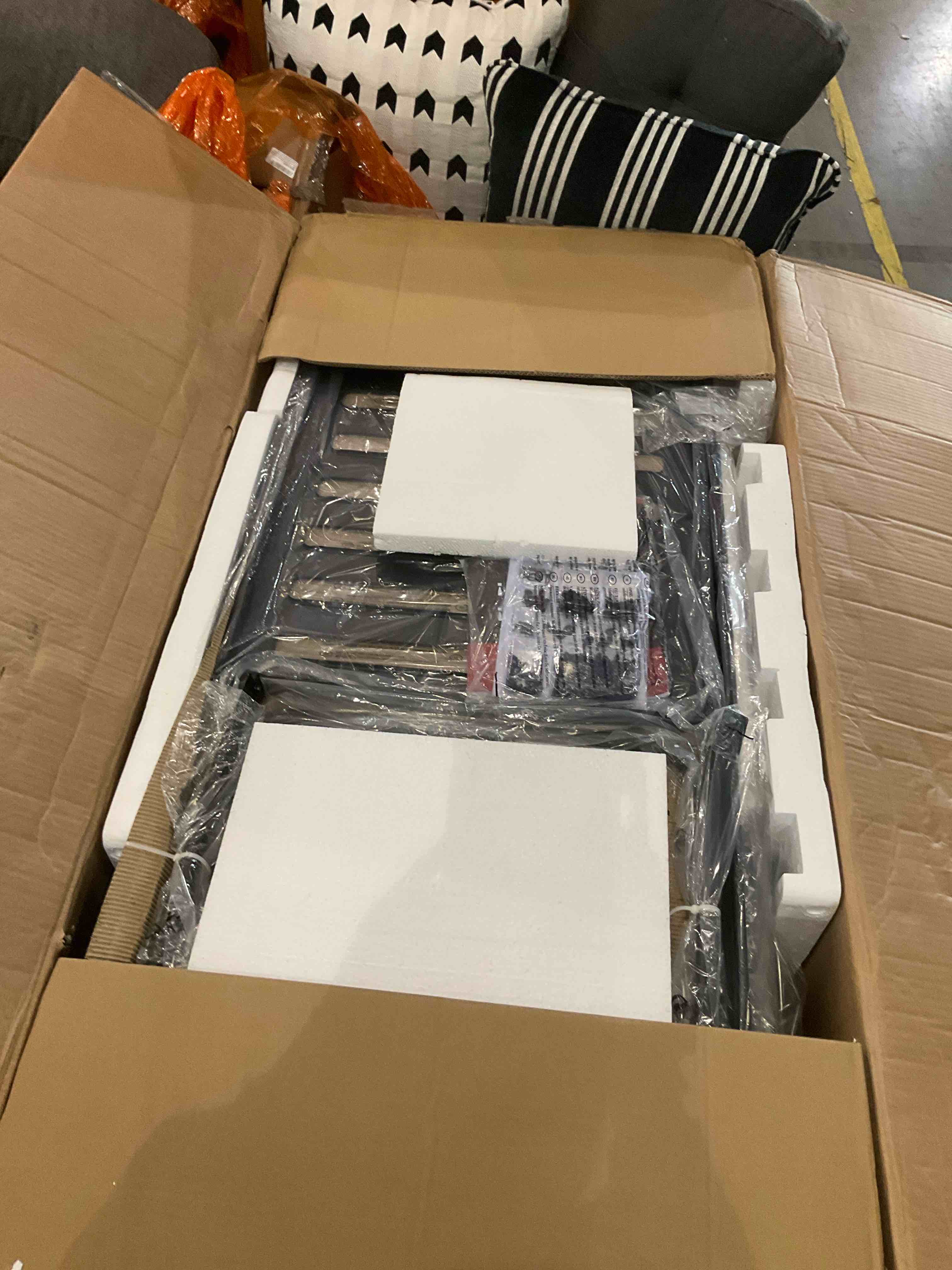https://s3.amazonaws.com/lotting-images-prod/bidfta/PPE0320797_1731419624131.jpeg