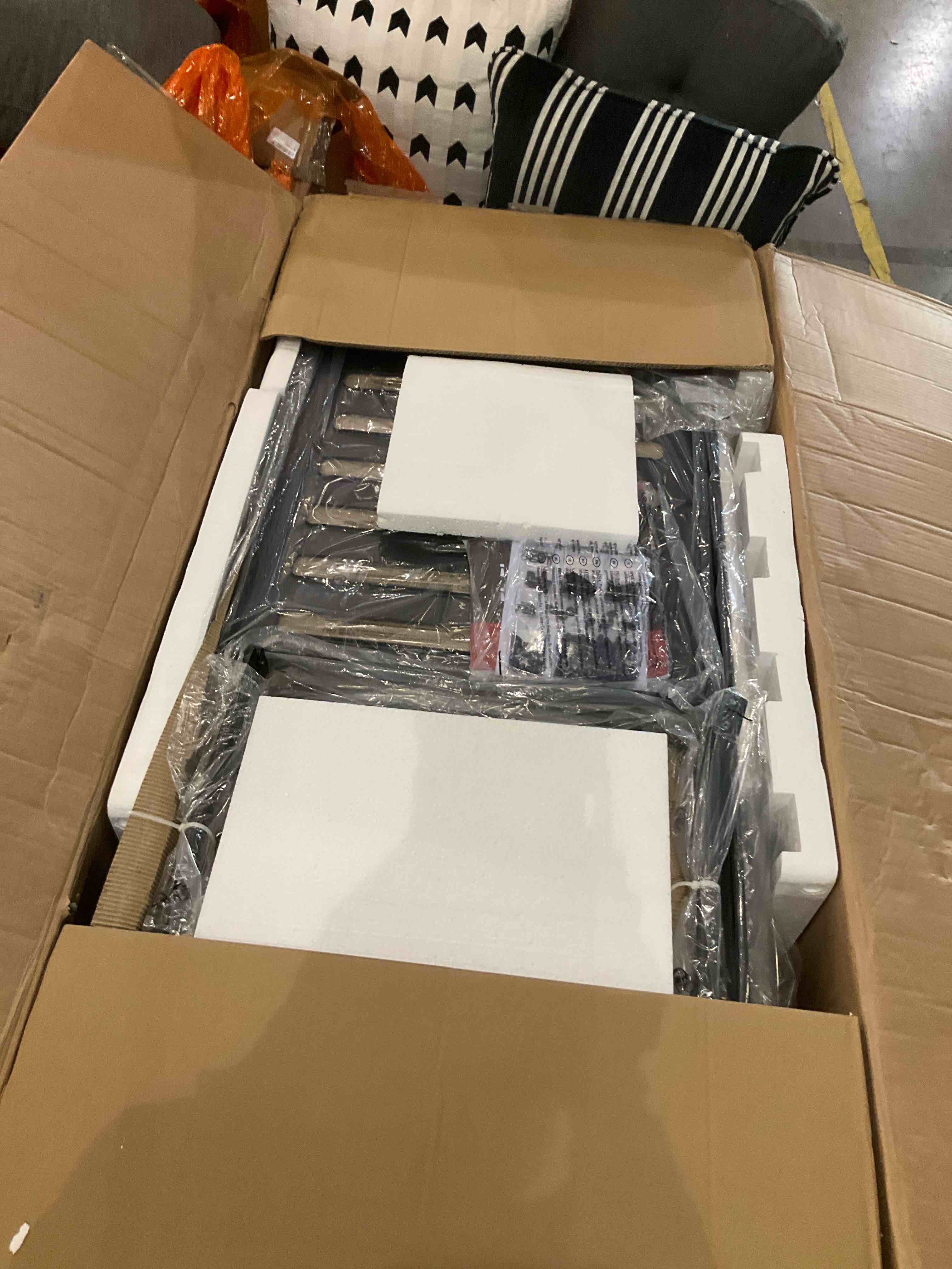 https://s3.amazonaws.com/lotting-images-prod/bidfta/PPE0320797_1731419625325.jpeg
