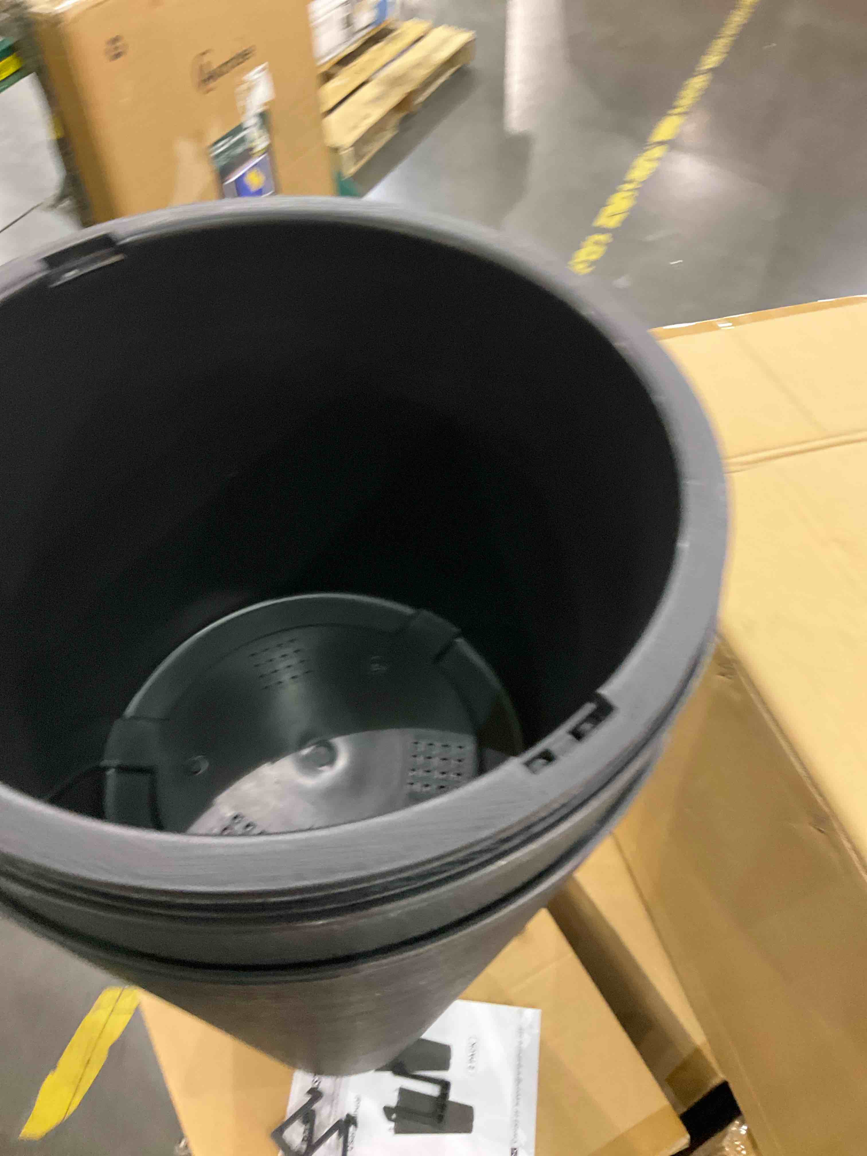 https://s3.amazonaws.com/lotting-images-prod/bidfta/PPE0321348_1730460957773.jpeg