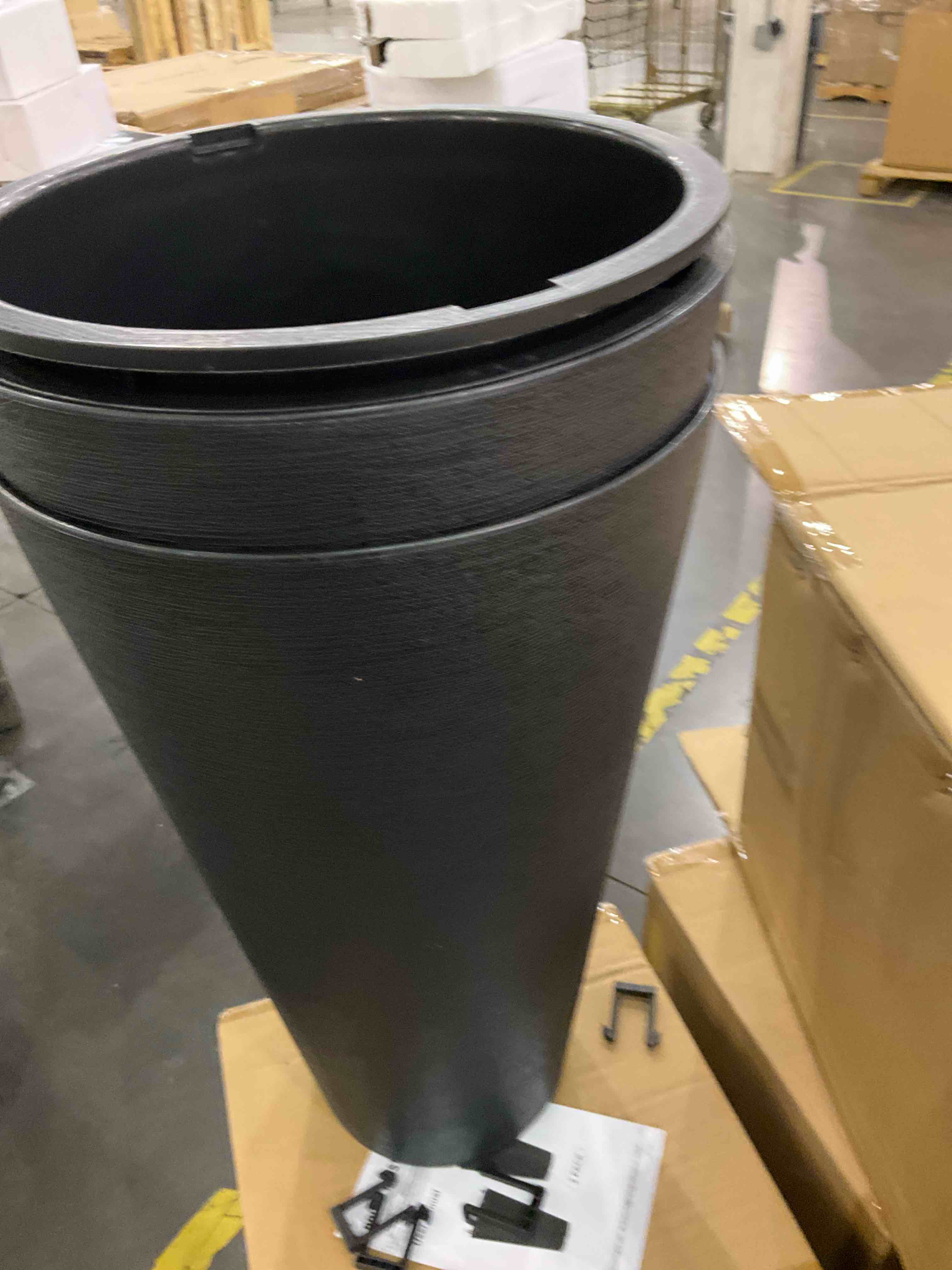 black flower pots 2 pack