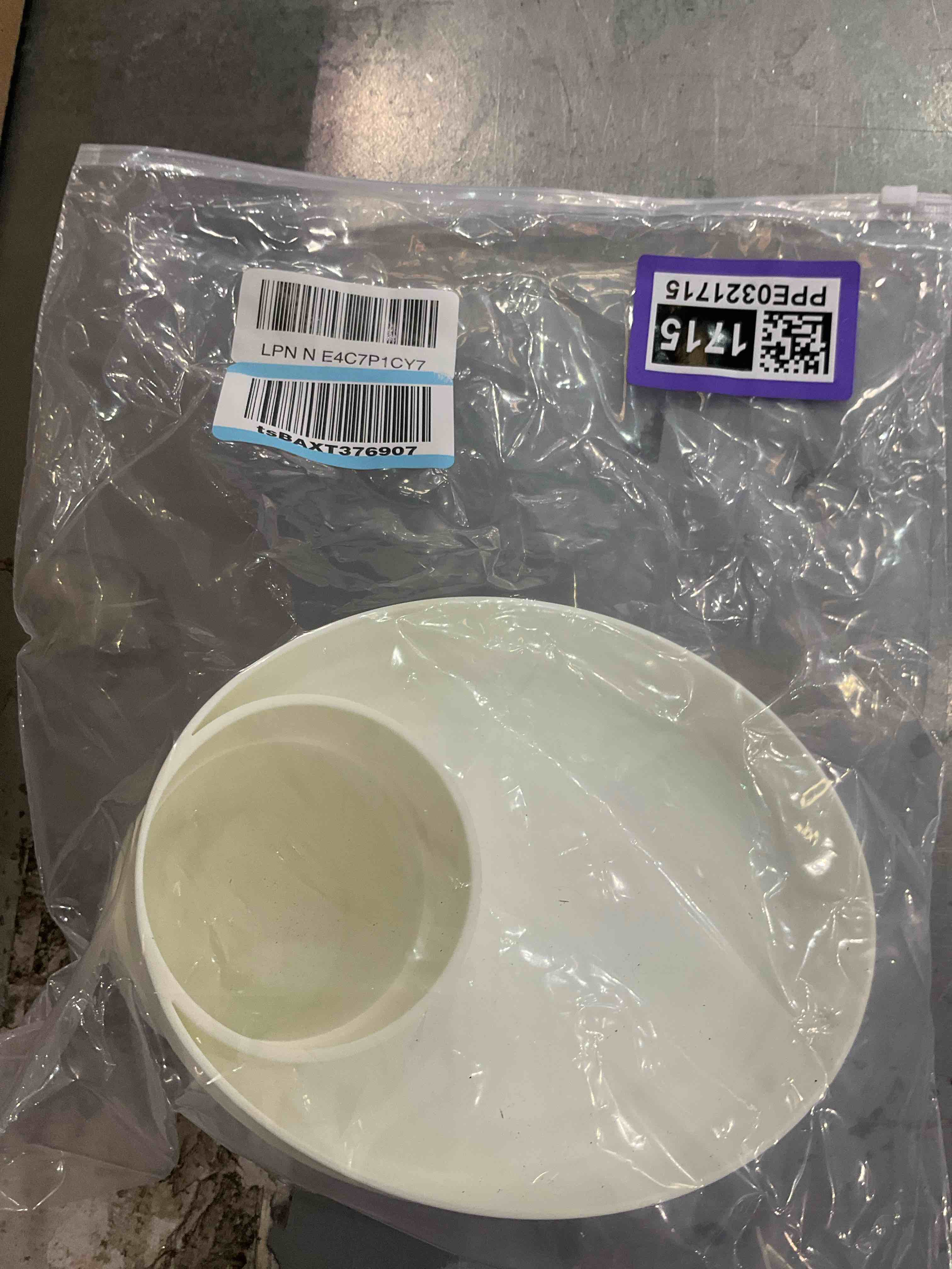 https://s3.amazonaws.com/lotting-images-prod/bidfta/PPE0321715_1727896335575.jpeg