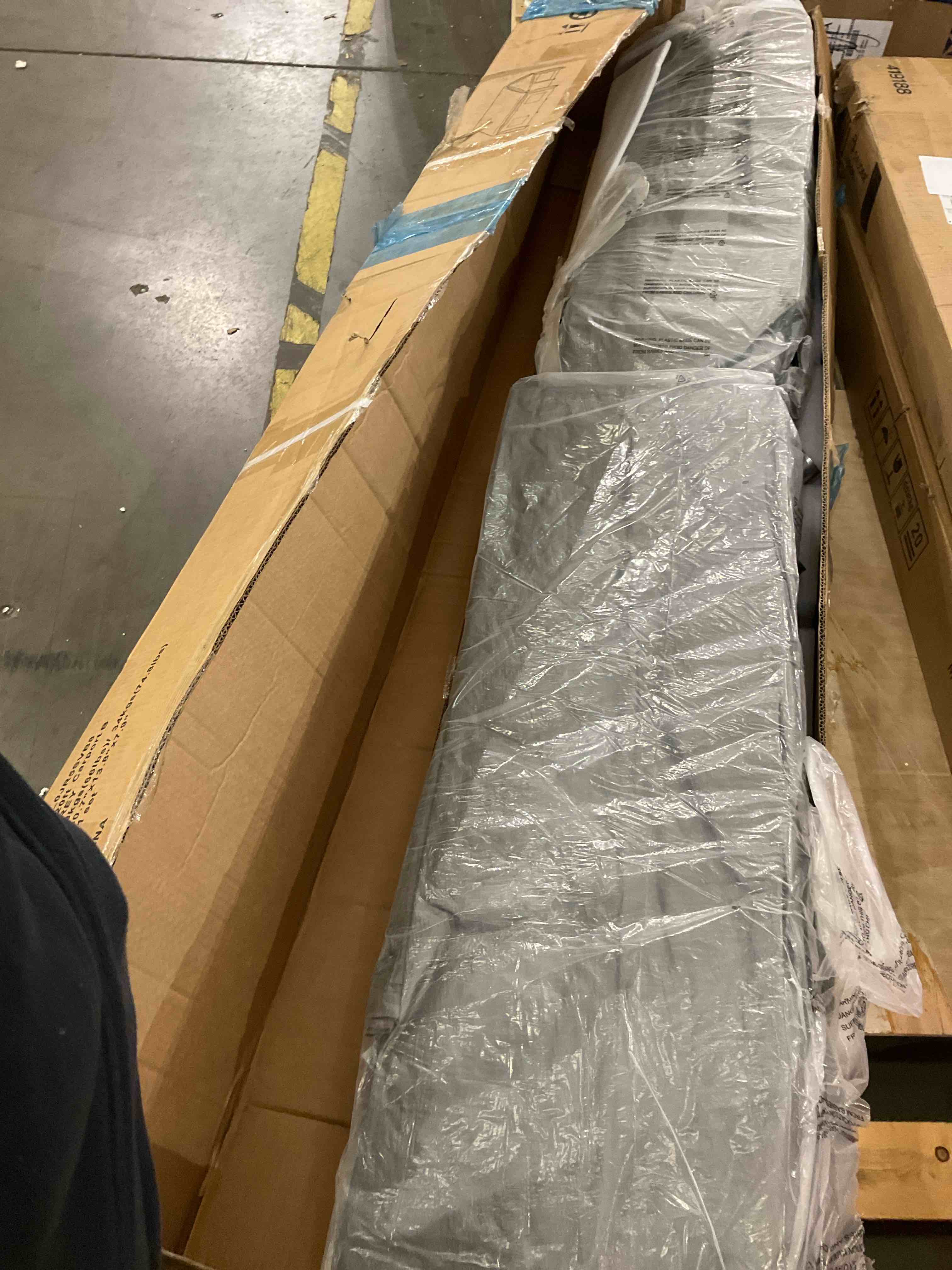 https://s3.amazonaws.com/lotting-images-prod/bidfta/PPE0323571_1734105211393.jpeg